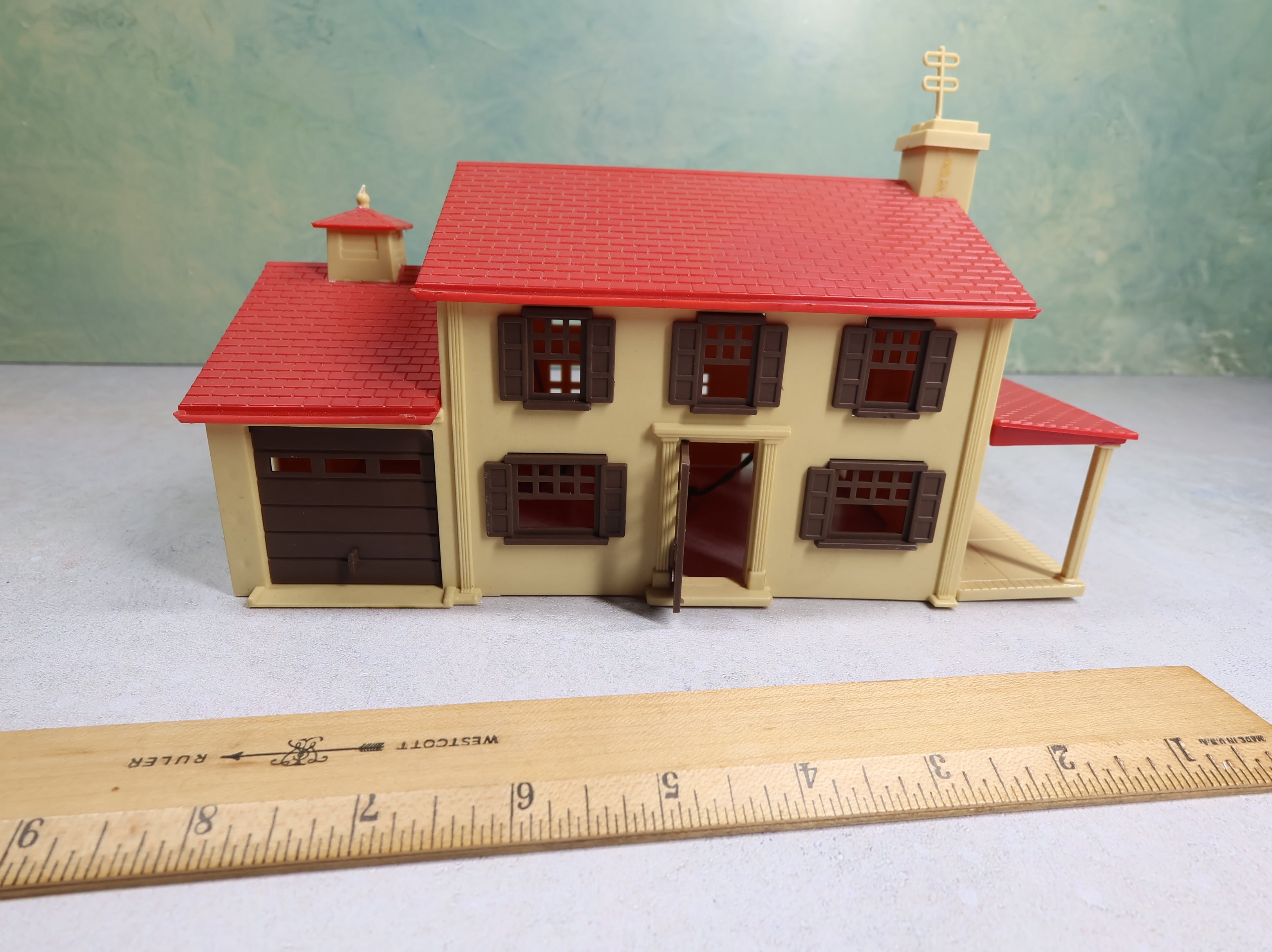 USED Bachmann Plasticville O Two Story House