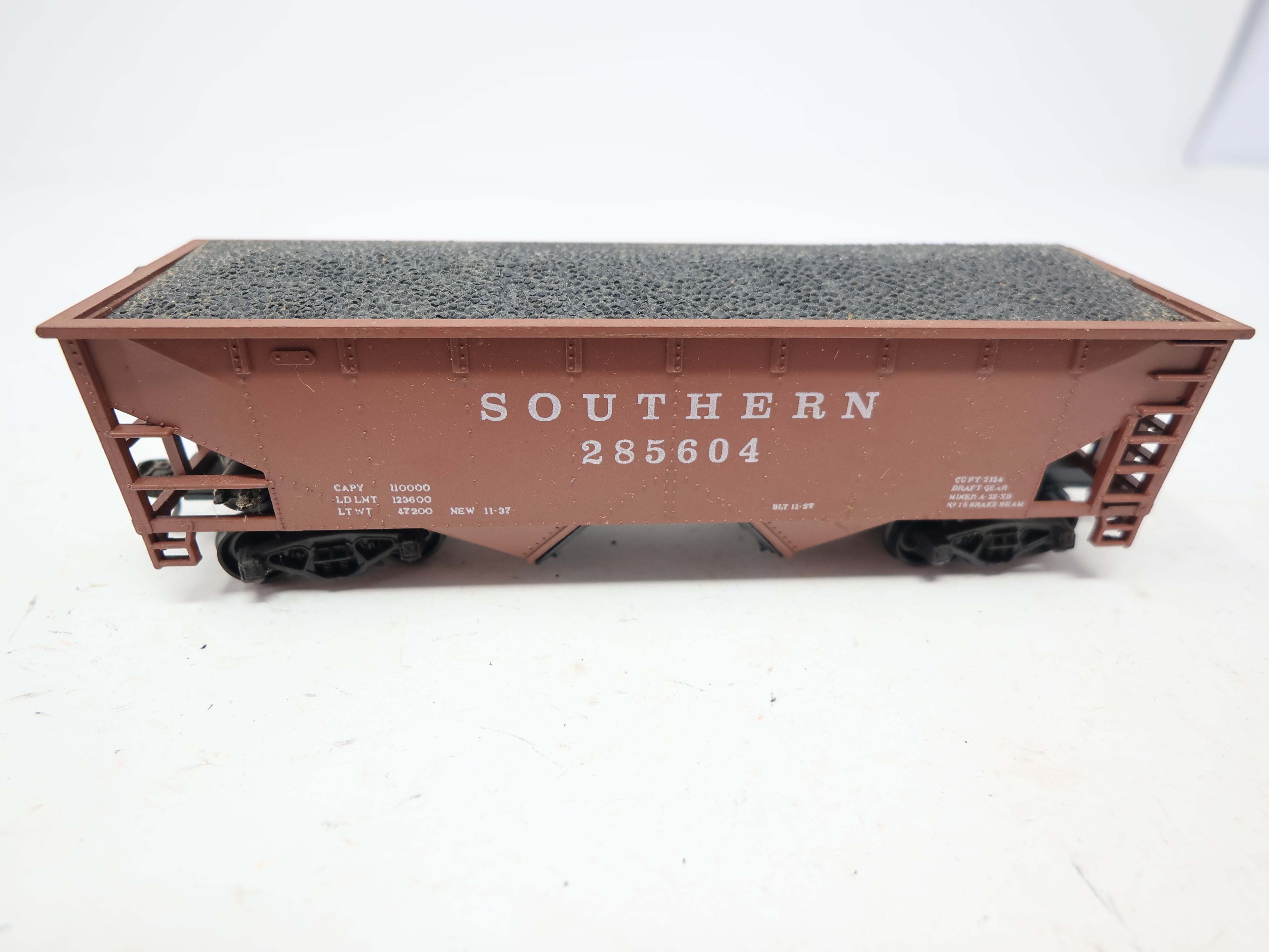 USED HO Scale, 2 Bay Open Hopper, Southern #285604