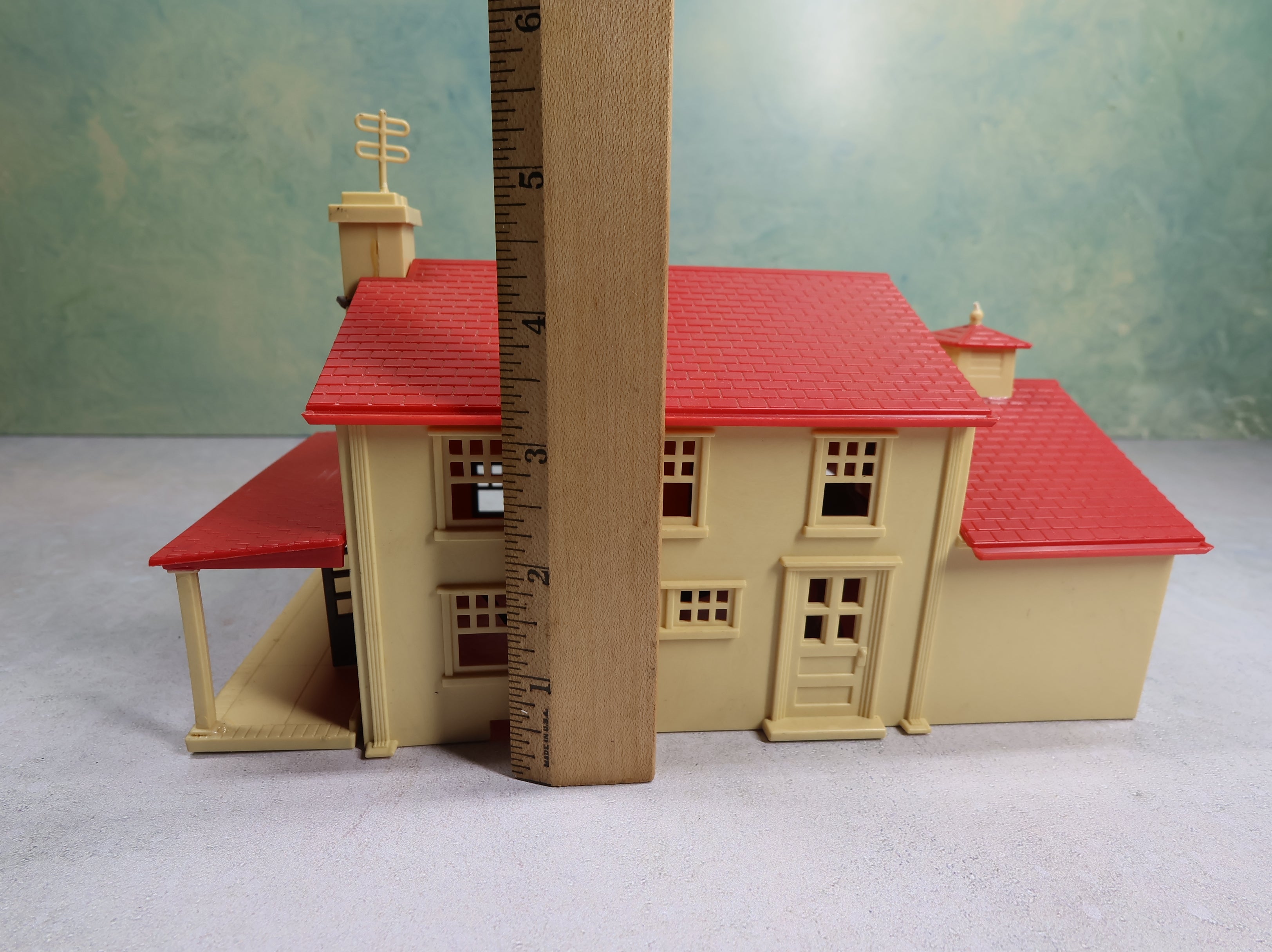 USED Bachmann Plasticville O Two Story House