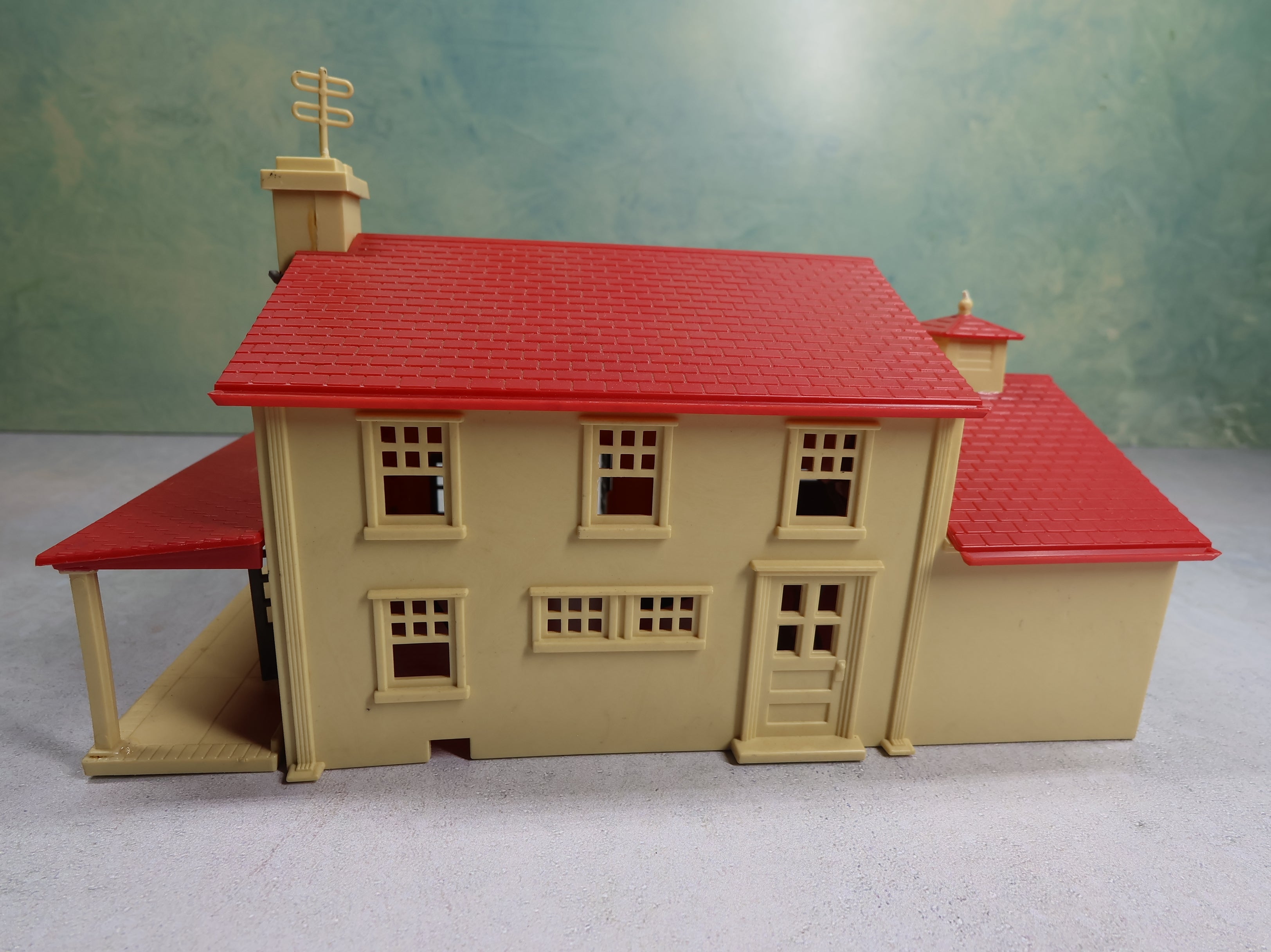 USED Bachmann Plasticville O Two Story House