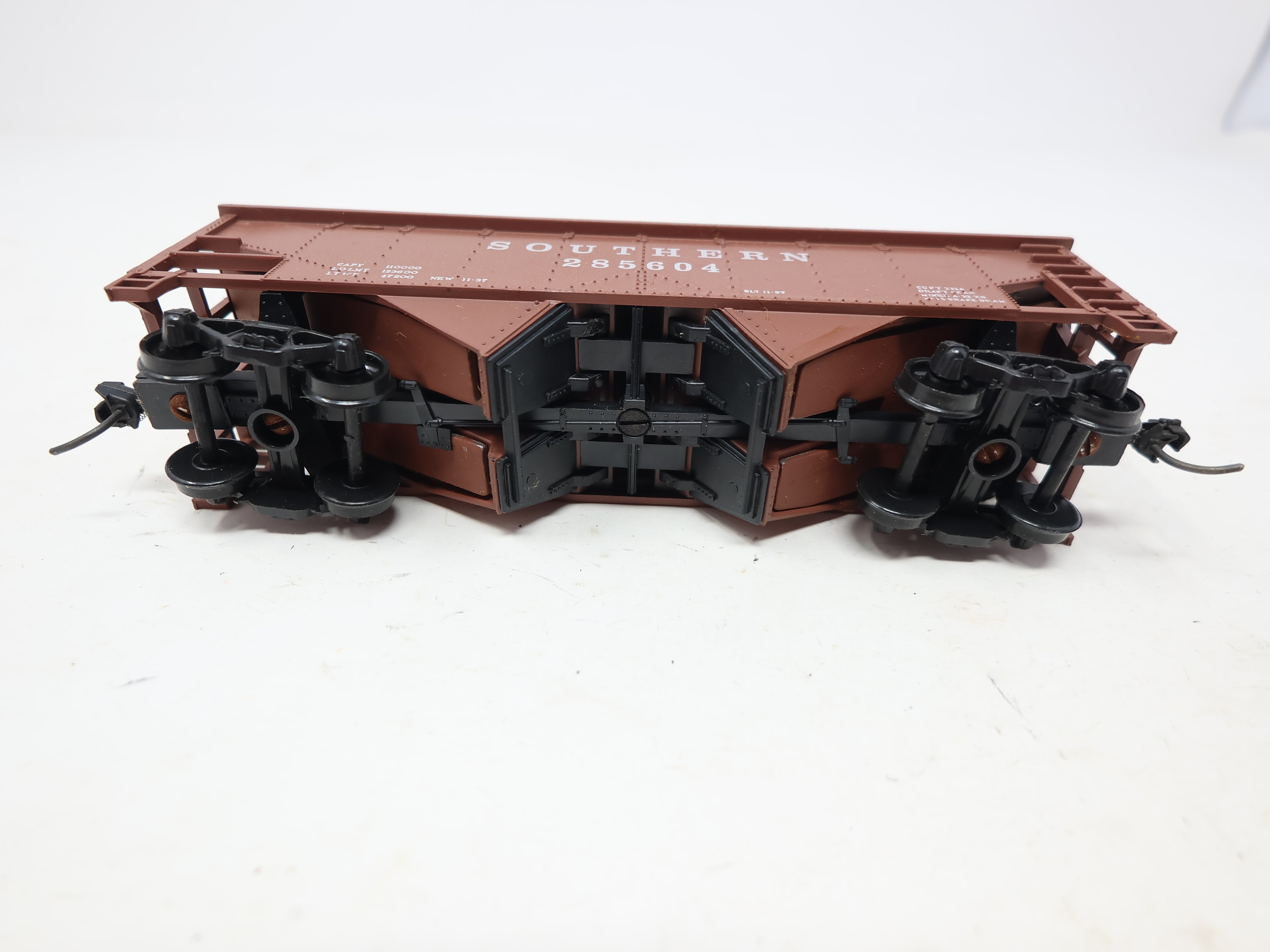 USED HO Scale, 2 Bay Open Hopper, Southern #285604