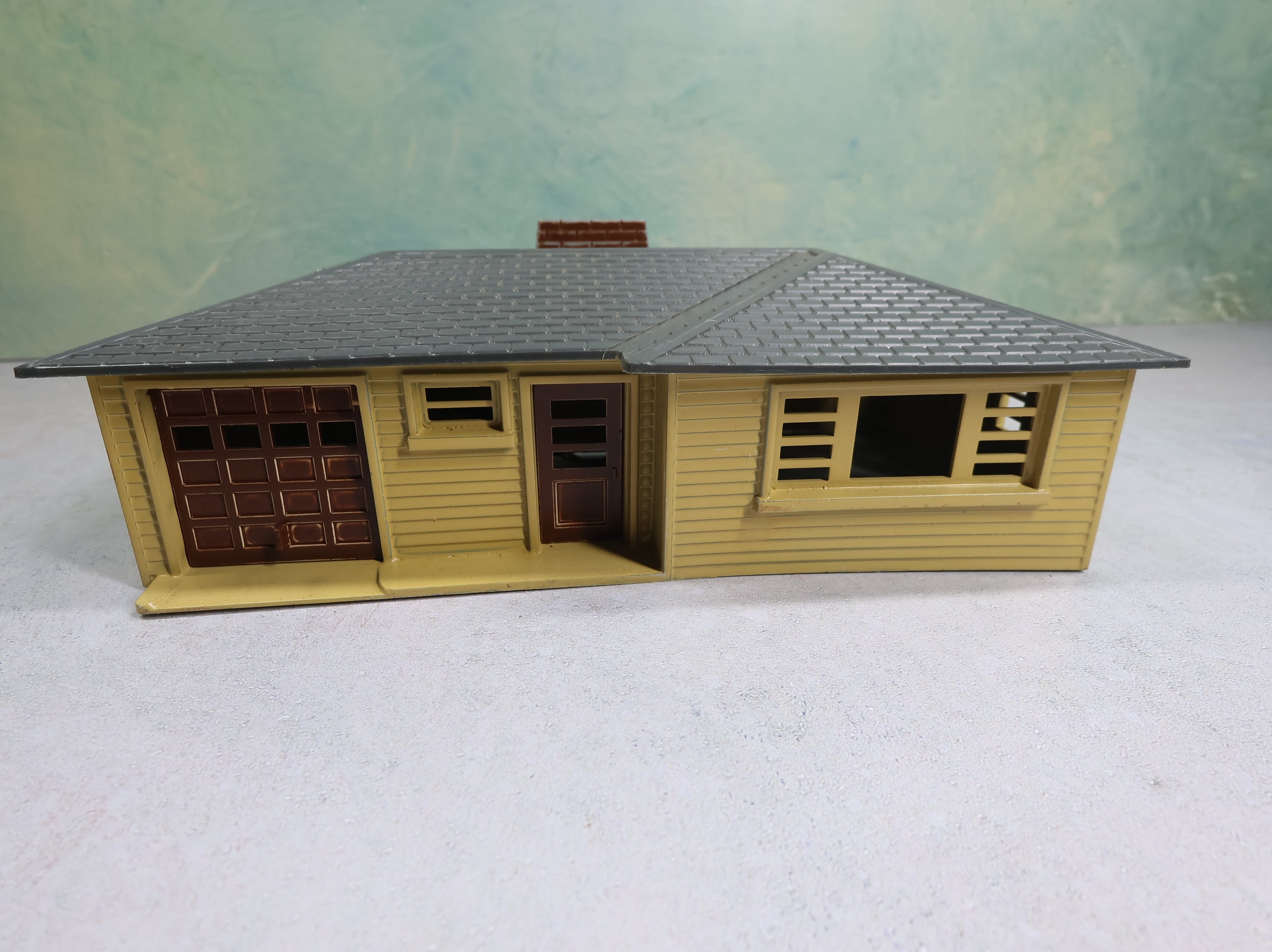 USED Bachmann Plasticville O Brown Ranch House