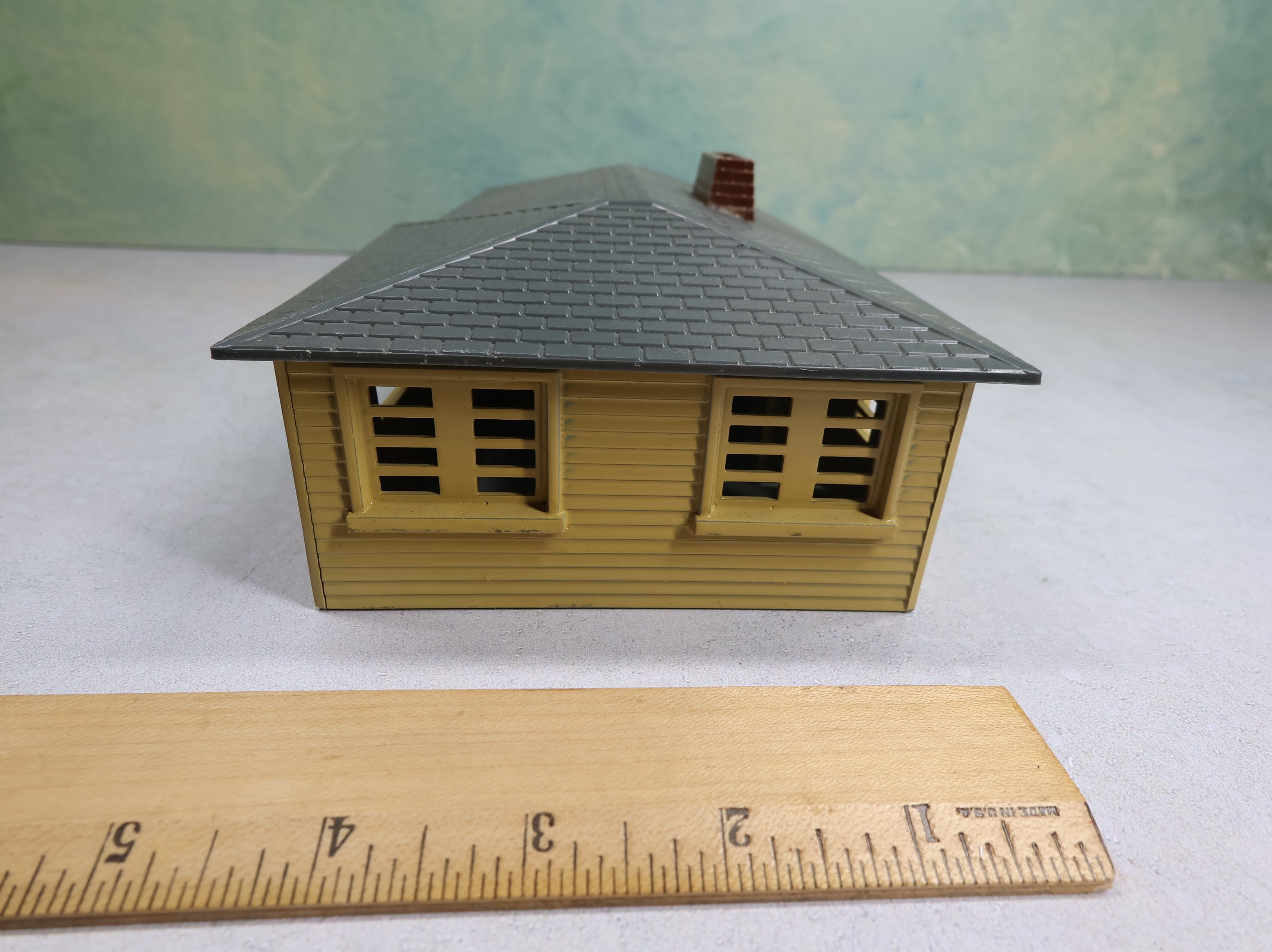 USED Bachmann Plasticville O Brown Ranch House