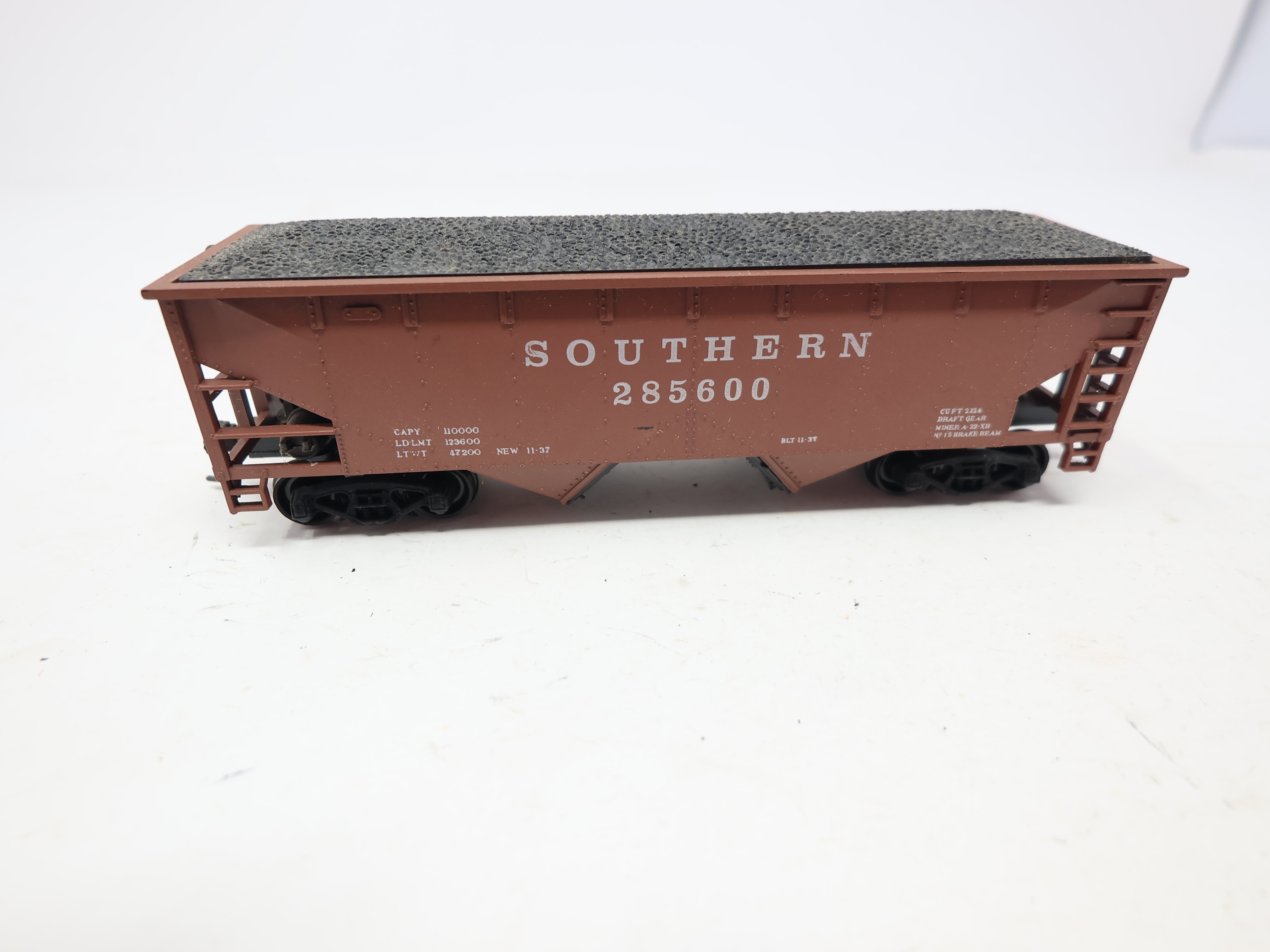 USED HO Scale, 2 Bay Open Hopper, Southern #285600