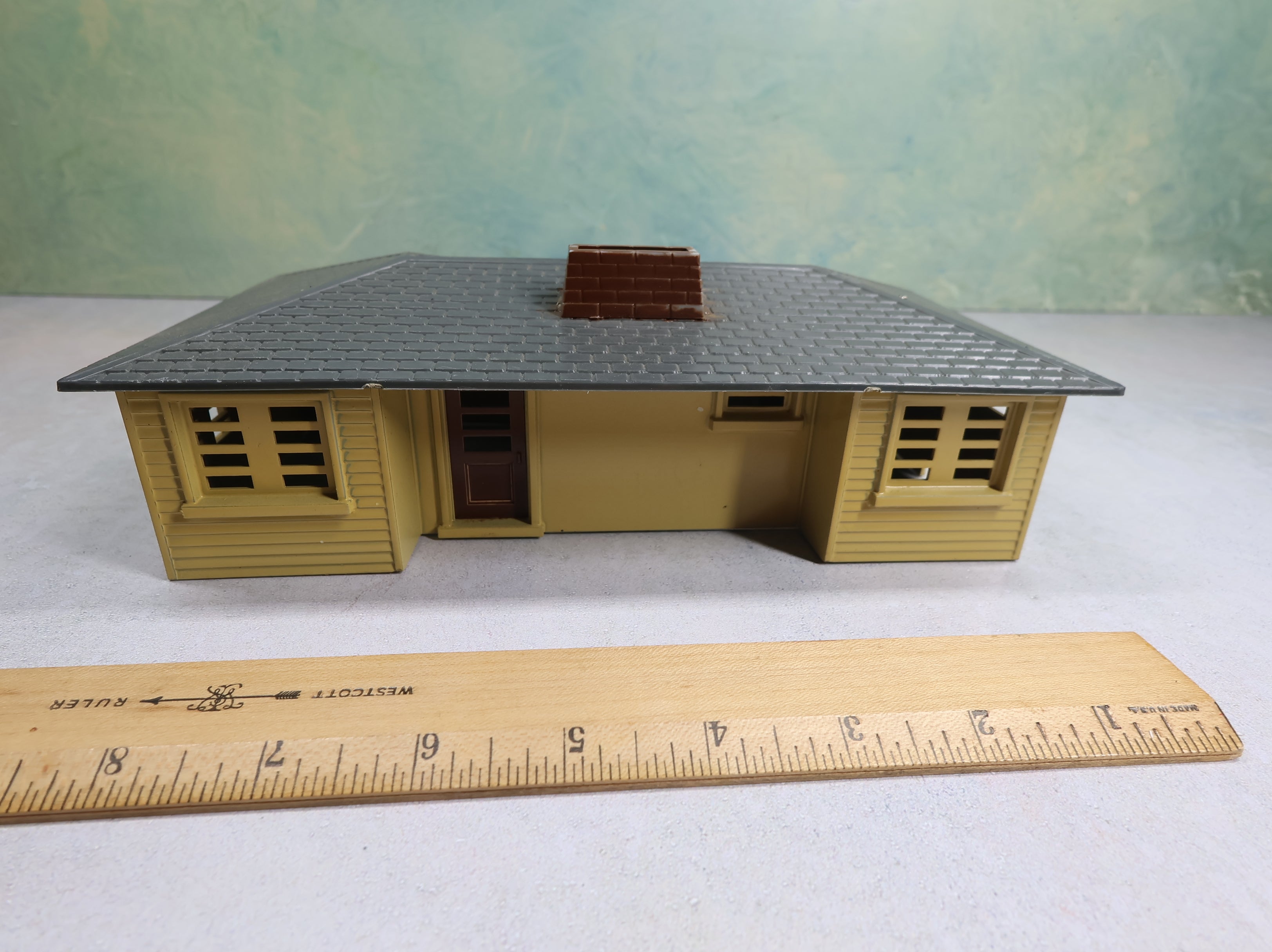 USED Bachmann Plasticville O Brown Ranch House