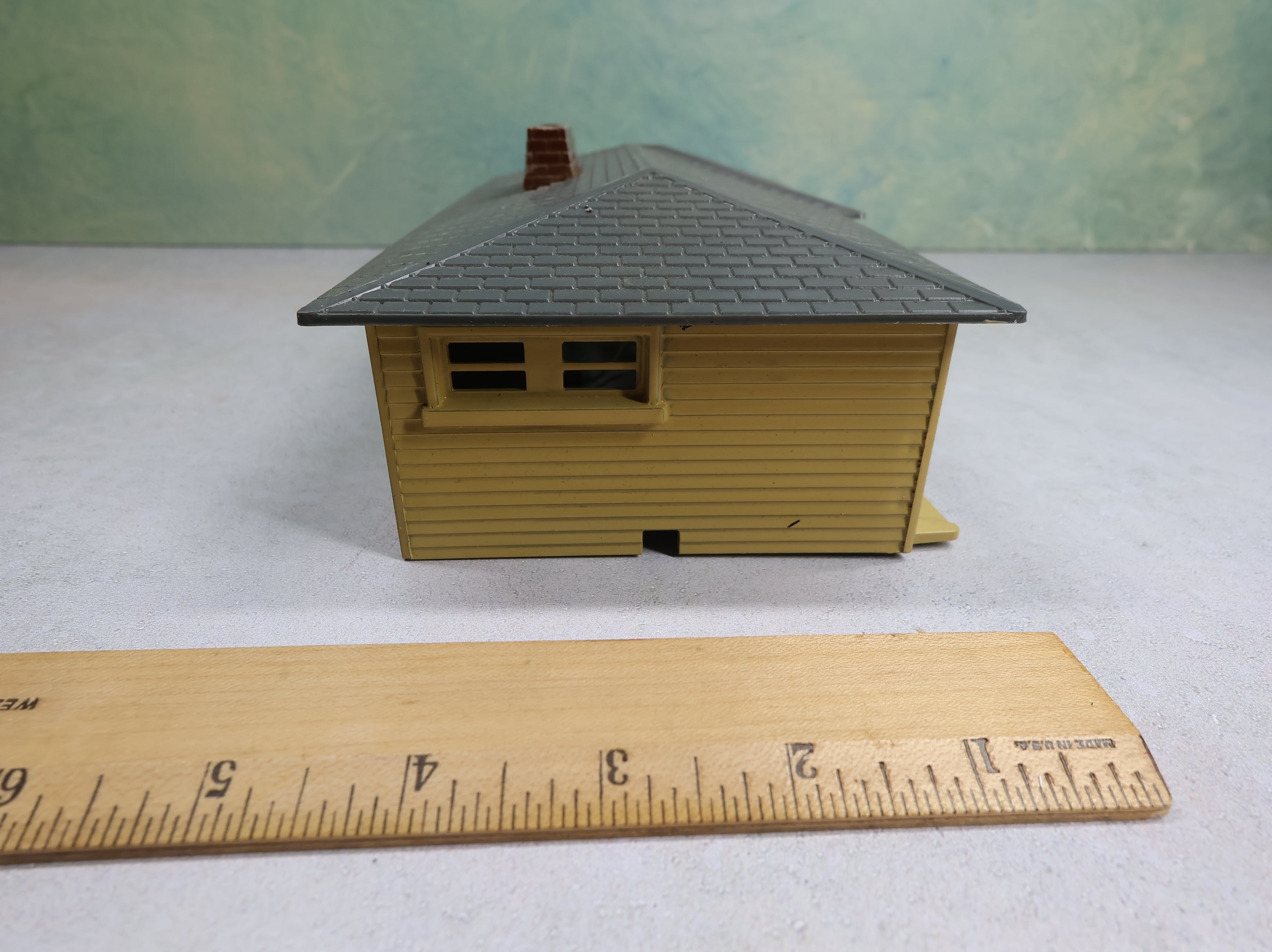 USED Bachmann Plasticville O Brown Ranch House