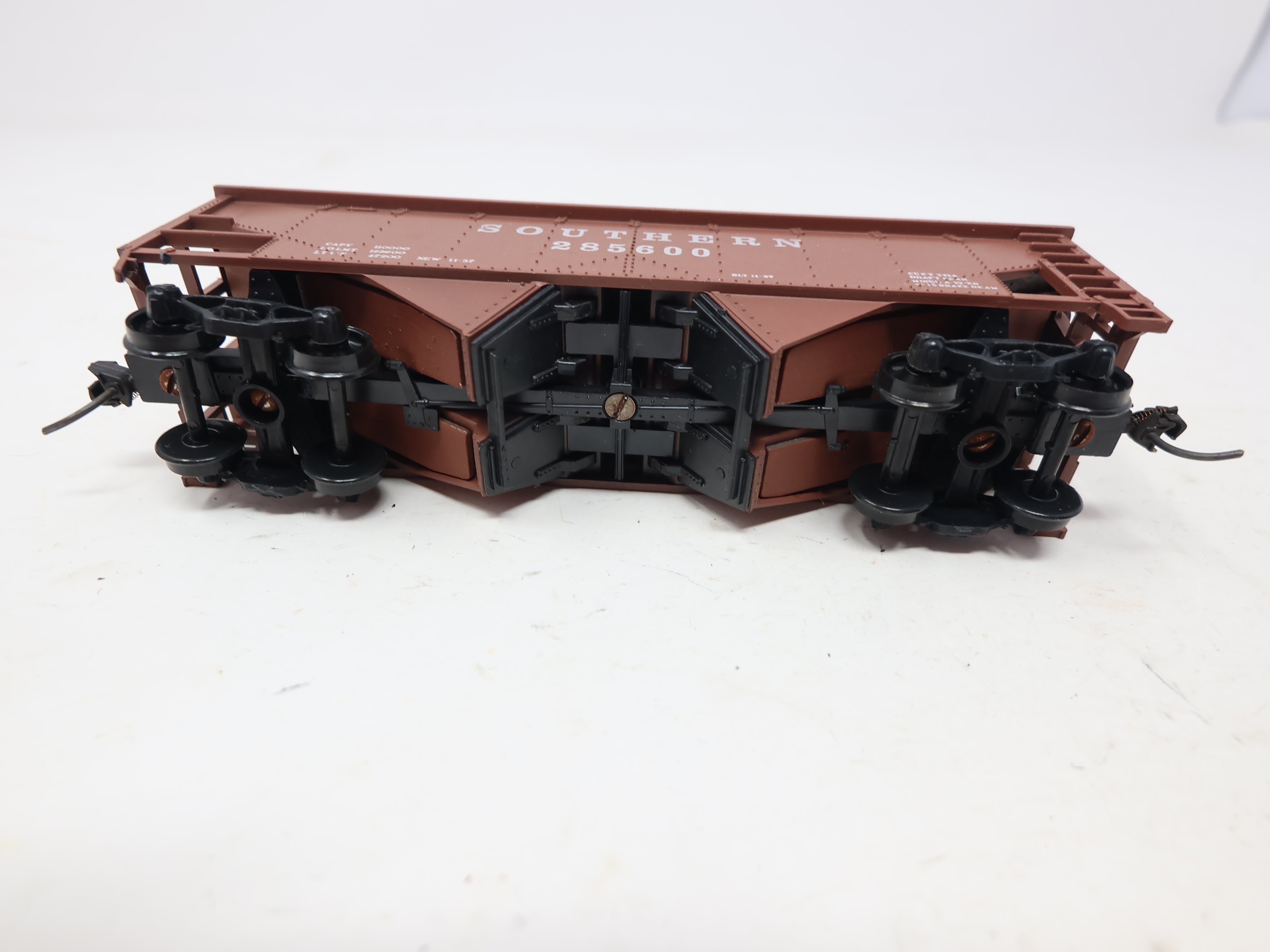 USED HO Scale, 2 Bay Open Hopper, Southern #285600