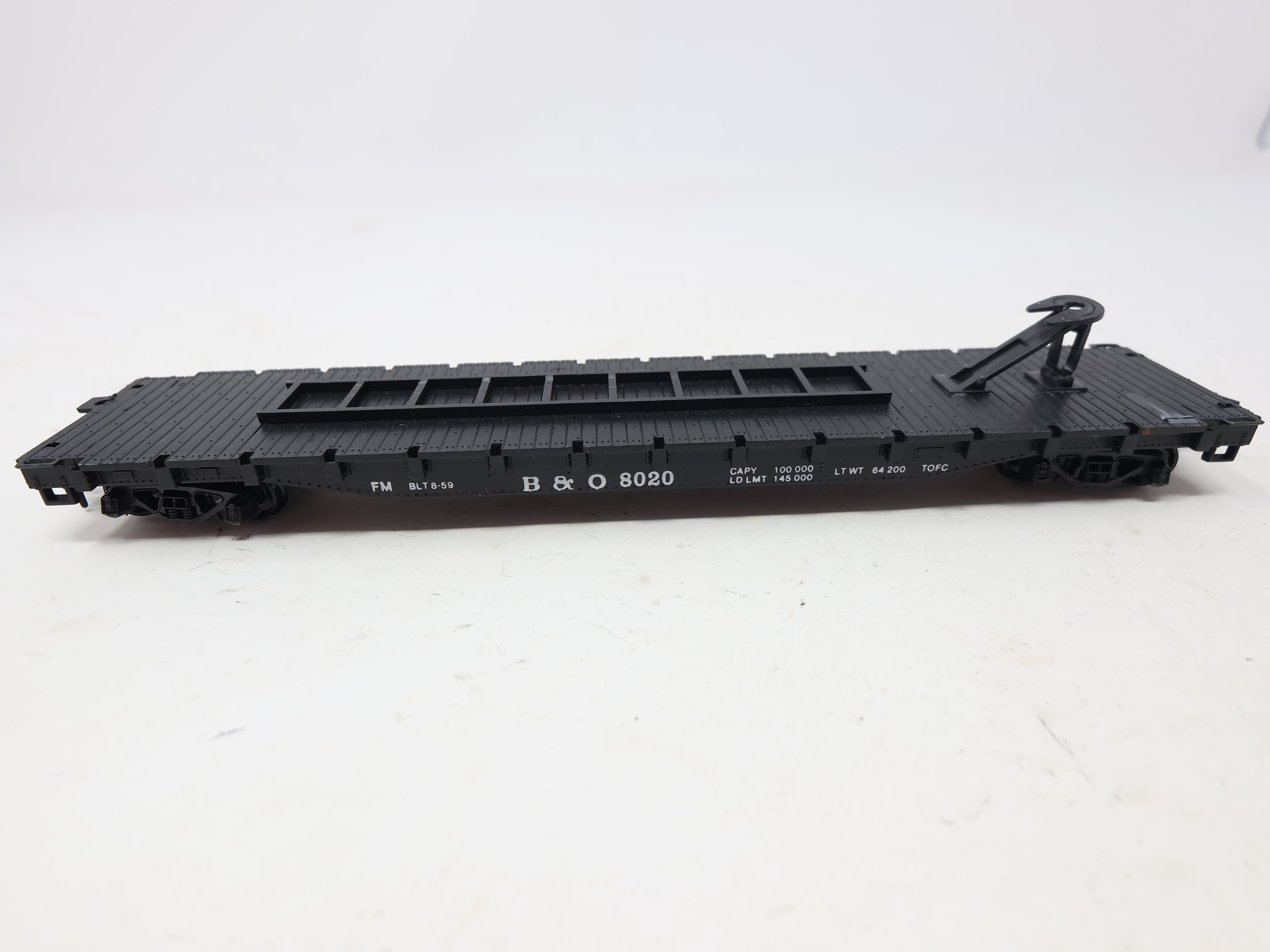 USED HO Scale, 54' Flat Car w/ Trailer Hitch, Baltimore and Ohio B&O #8020