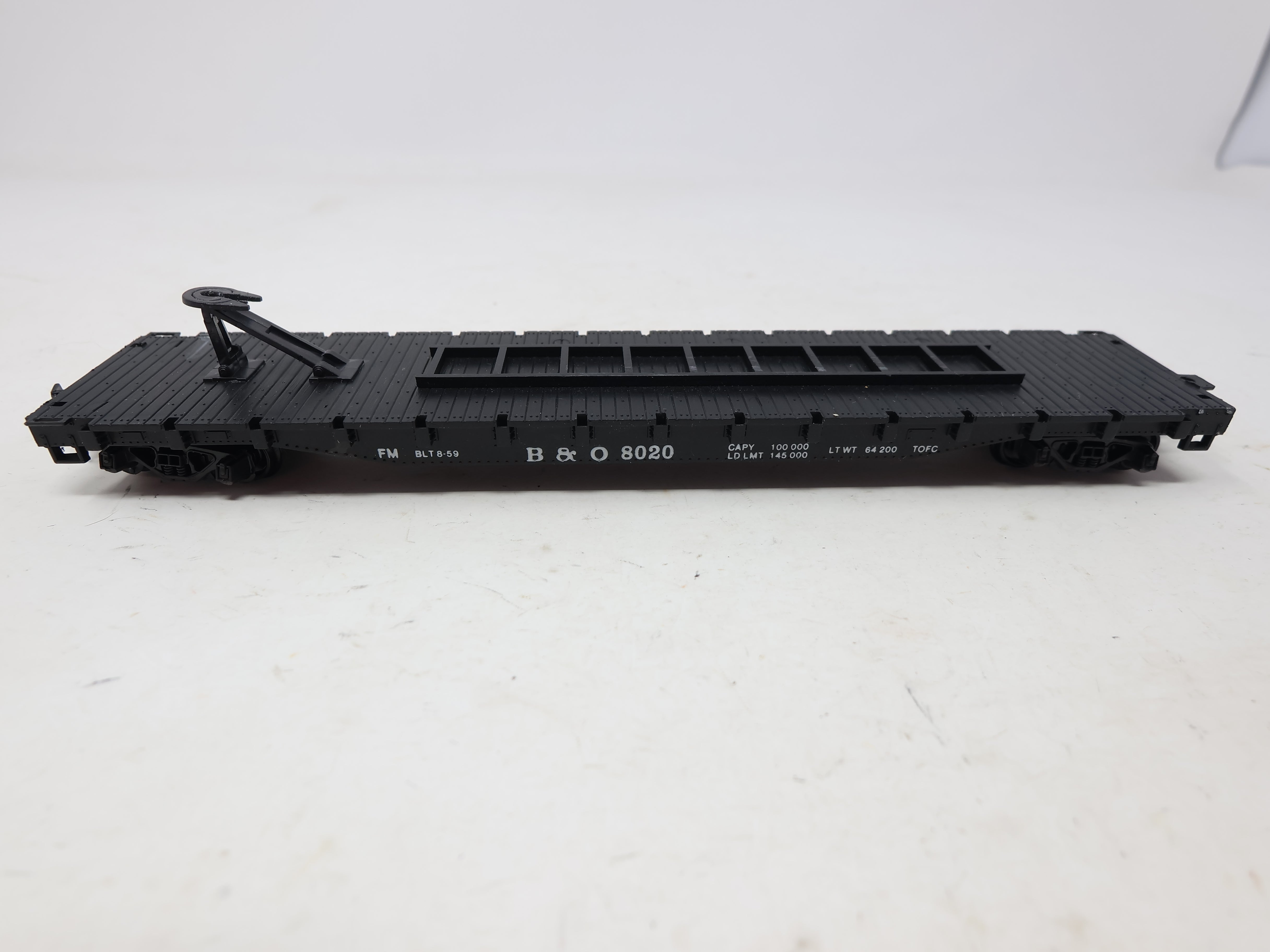 USED HO Scale, 54' Flat Car w/ Trailer Hitch, Baltimore and Ohio B&O #8020