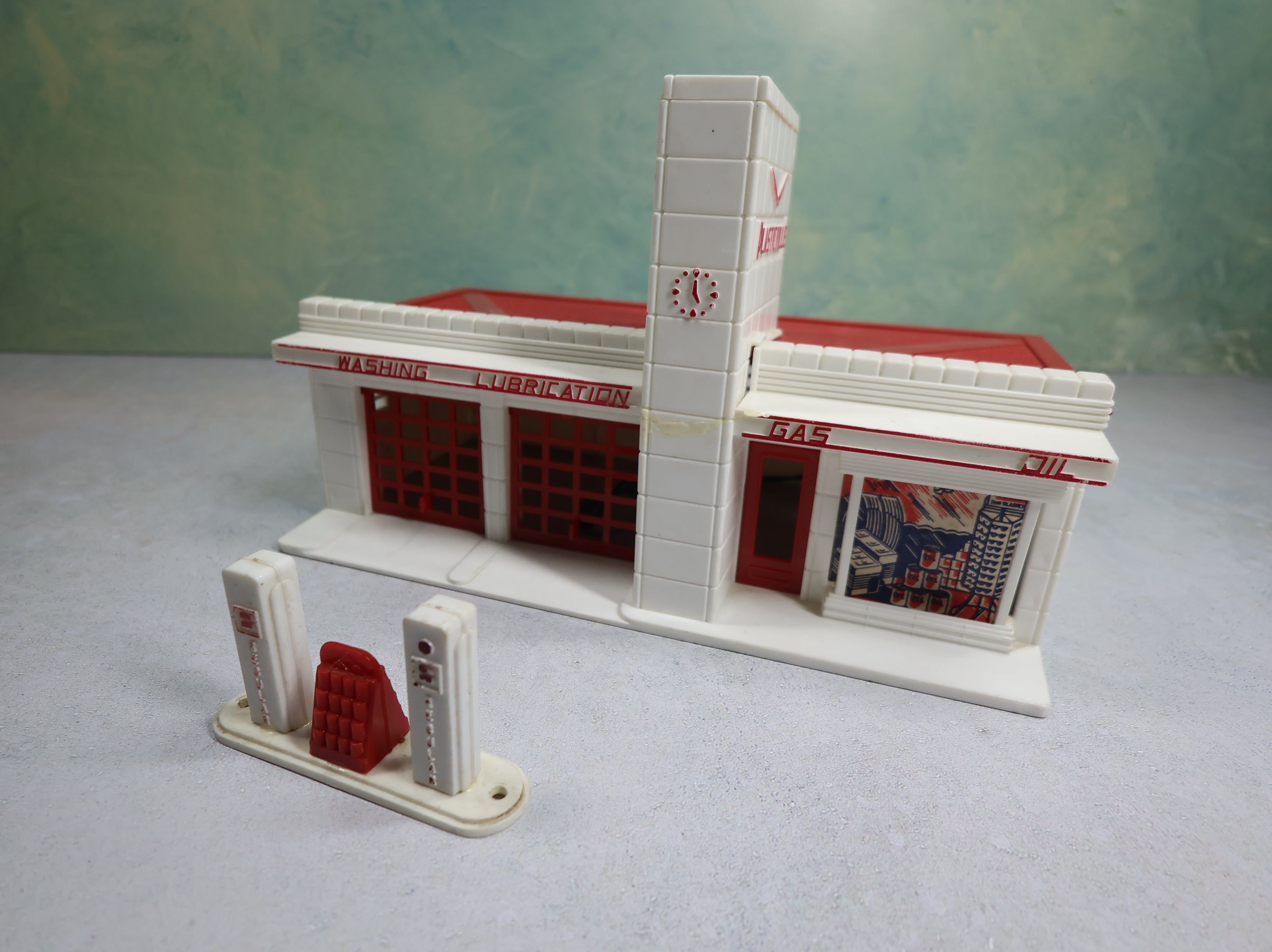 USED Bachmann Plasticville O Service Station