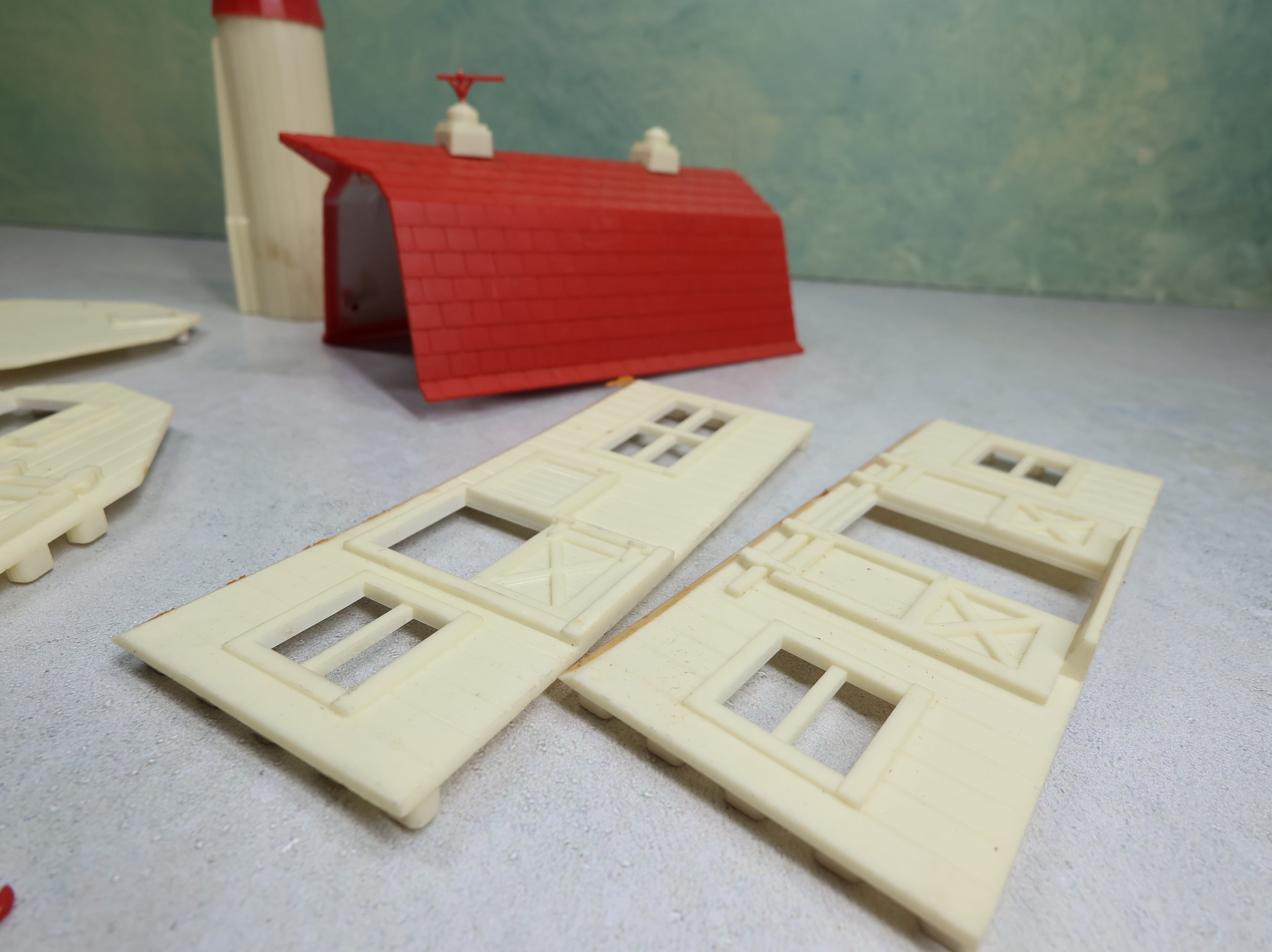 USED Bachmann Plasticville O Barn