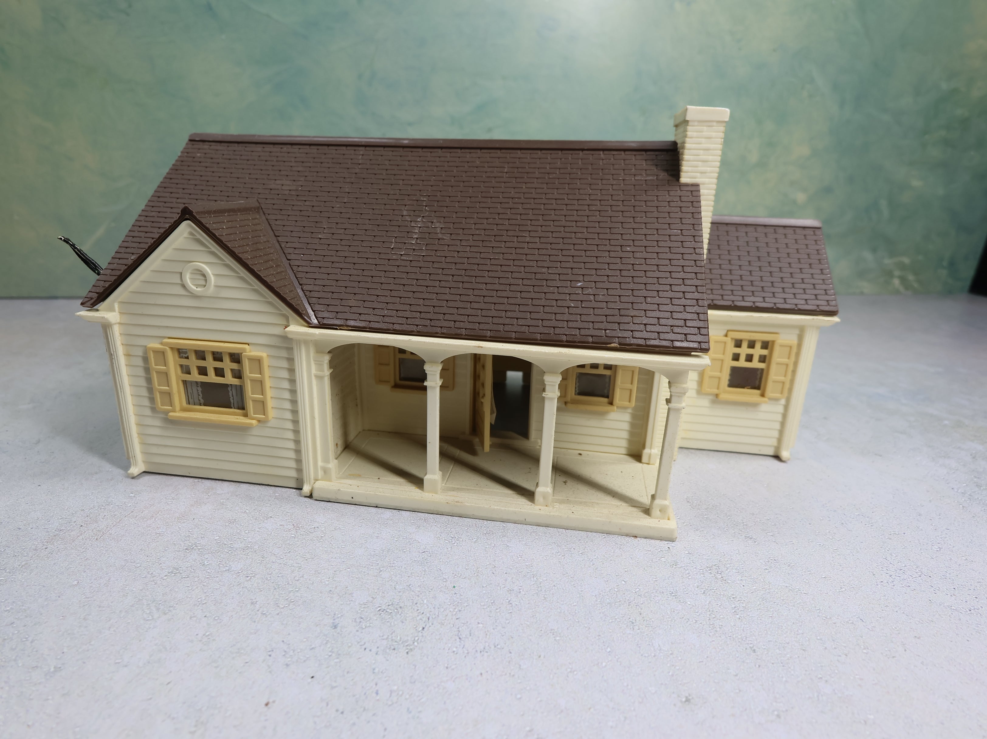 USED Bachmann Plasticville O New England Rancher Home