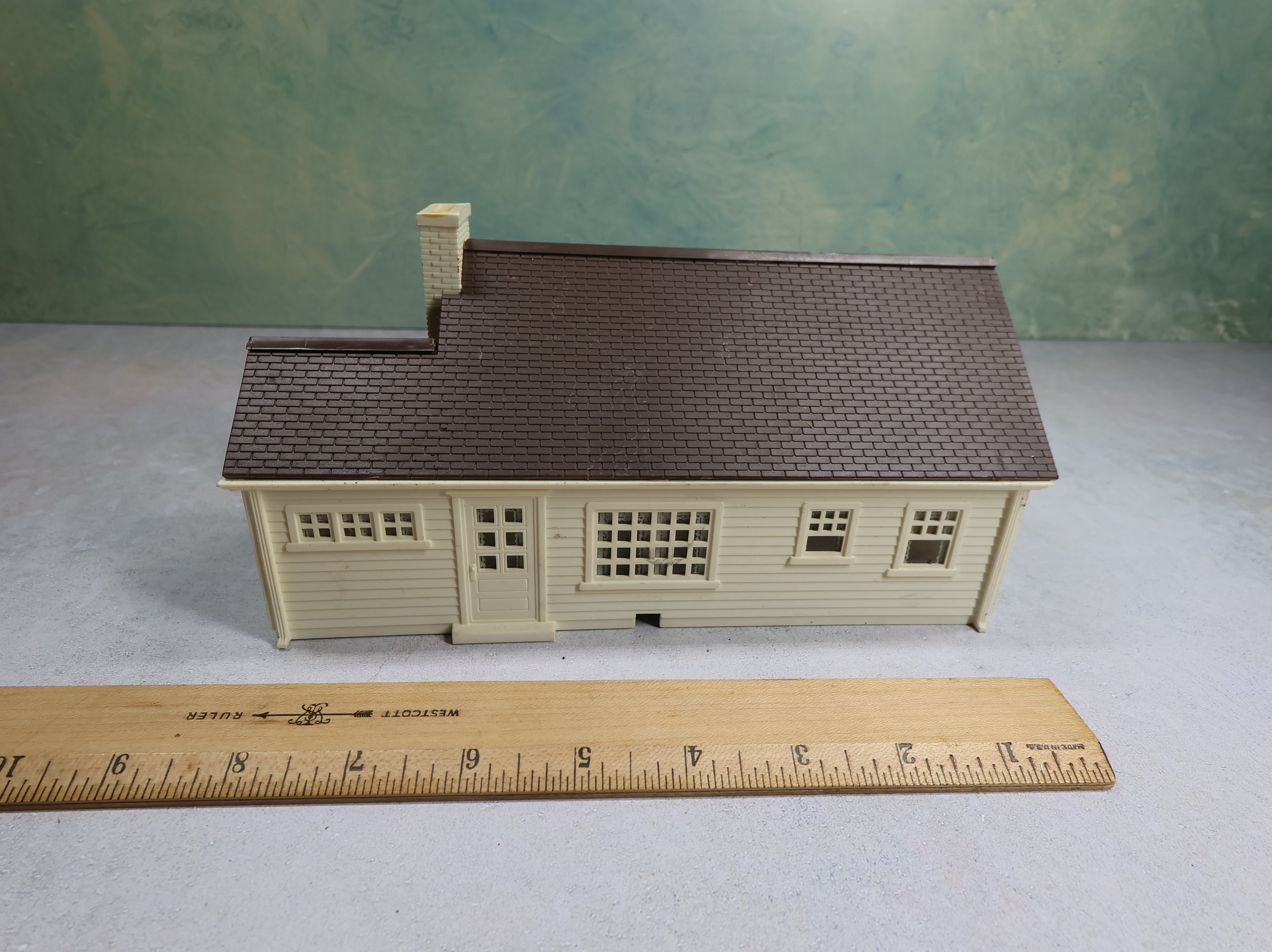 USED Bachmann Plasticville O New England Rancher Home