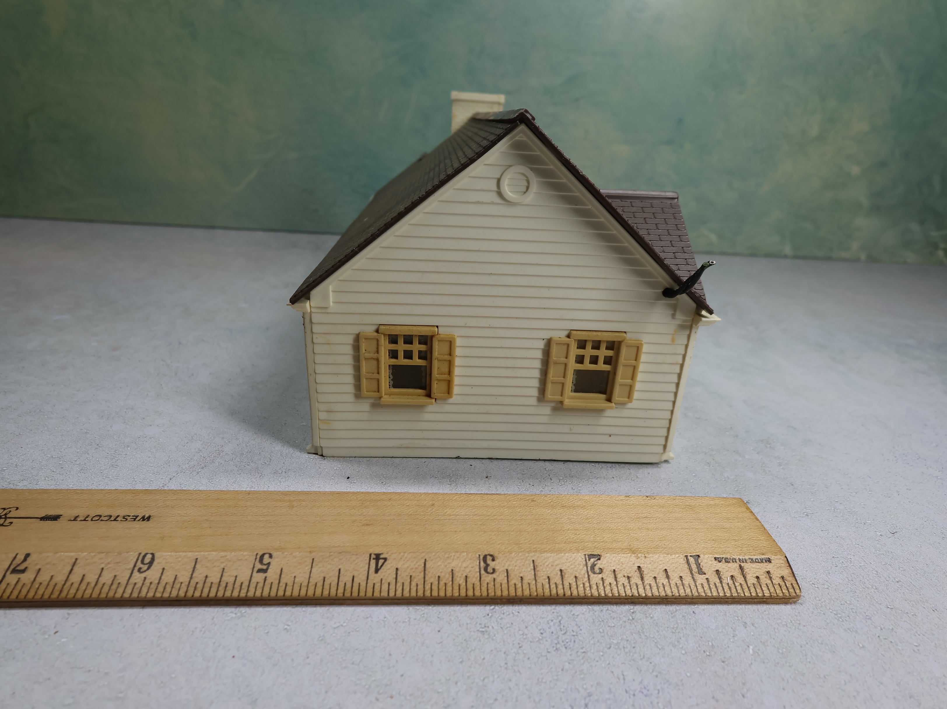 USED Bachmann Plasticville O New England Rancher Home