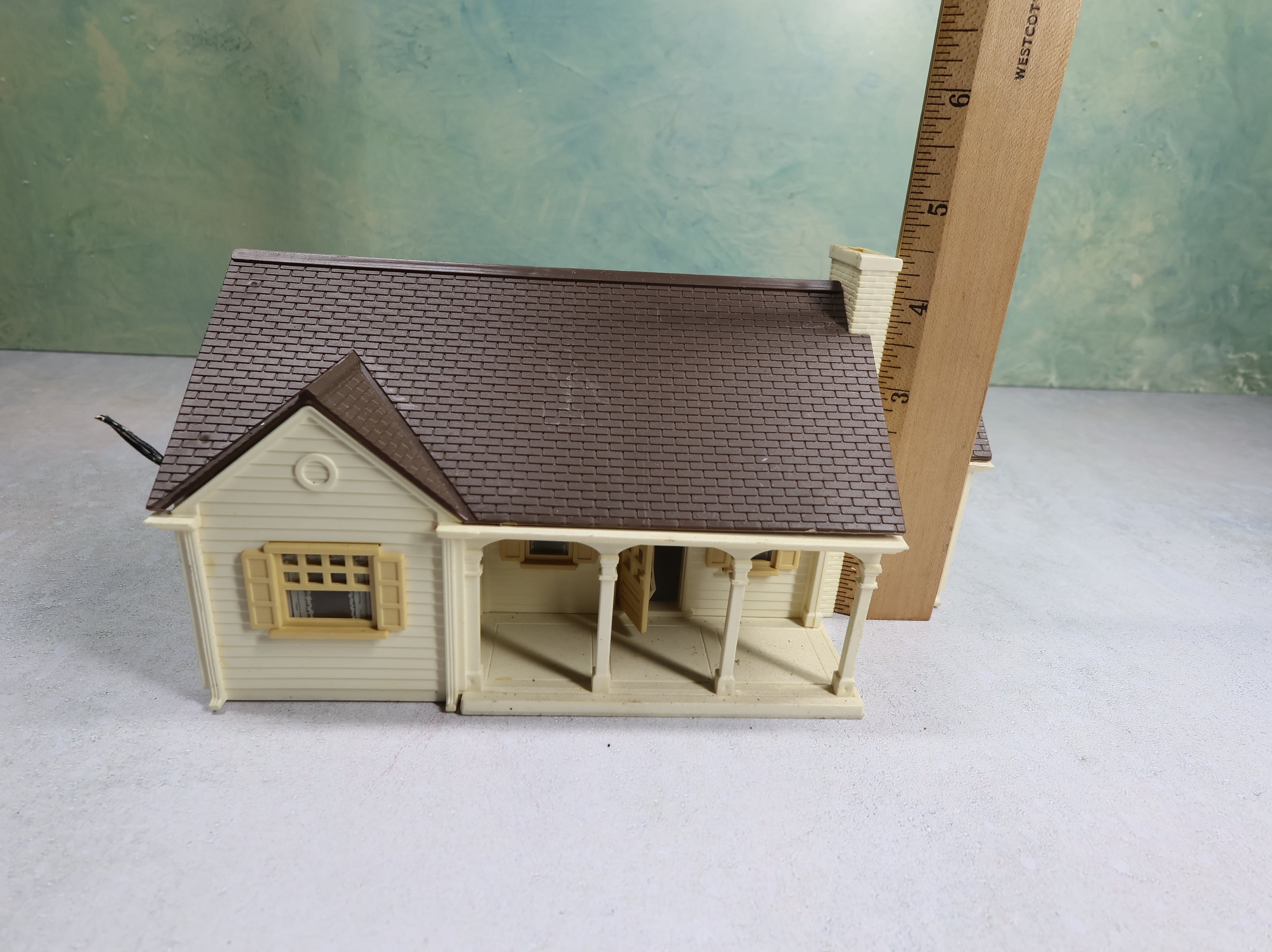 USED Bachmann Plasticville O New England Rancher Home