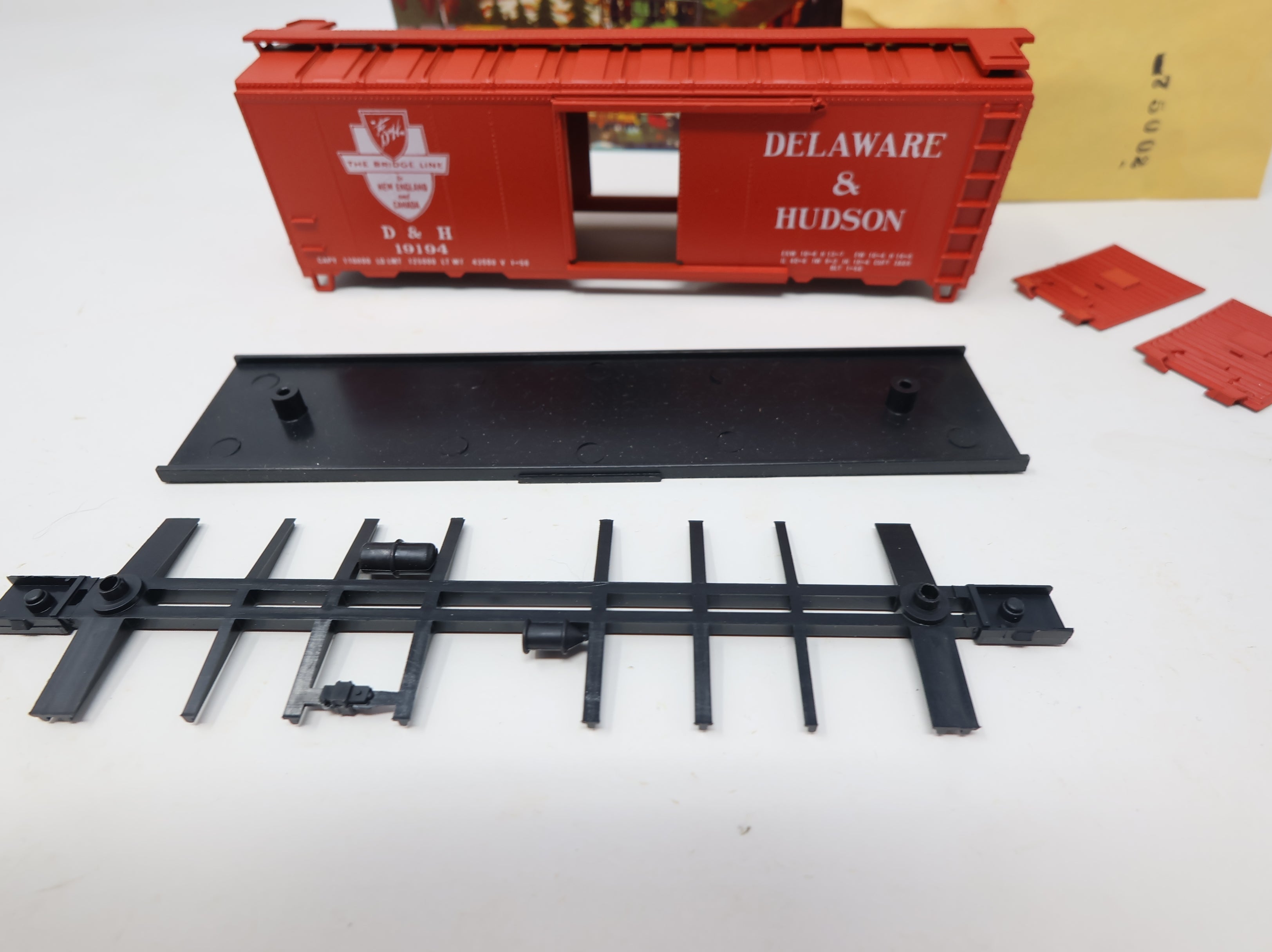 USED Athearn 1431 HO Scale 40' Steel Box Car Delaware and Hudson D&H #19194 Bev-Bel KIT