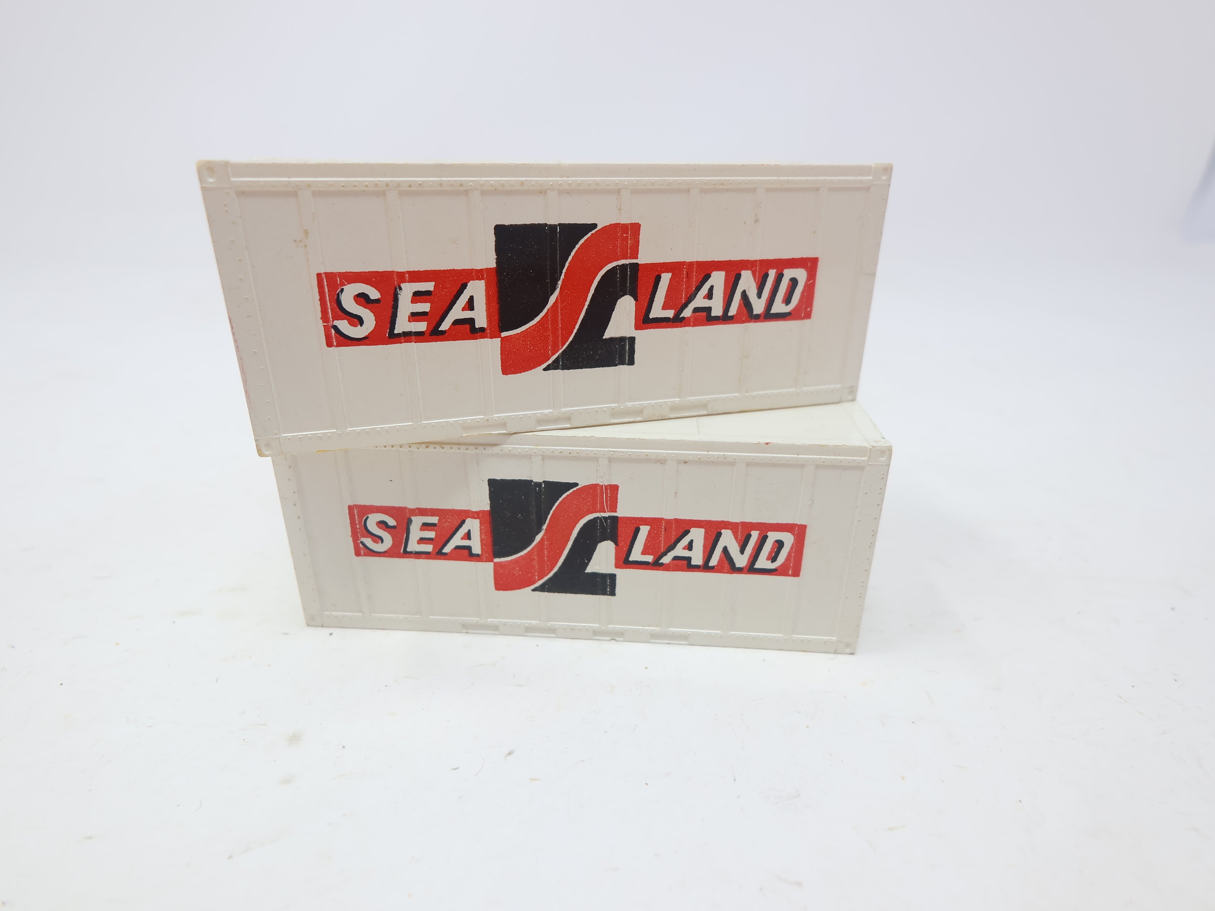 USED Cox HO Scale, Two 20' Containers, Sealand