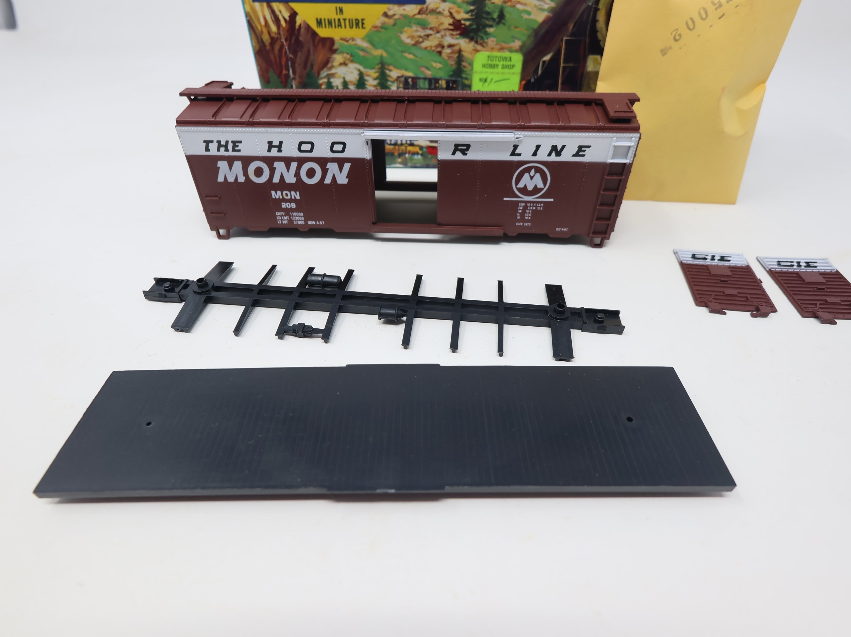 USED Athearn #1024-2 HO Scale 40' Steel Box Car Monon MON #209 Bev-Bel KIT