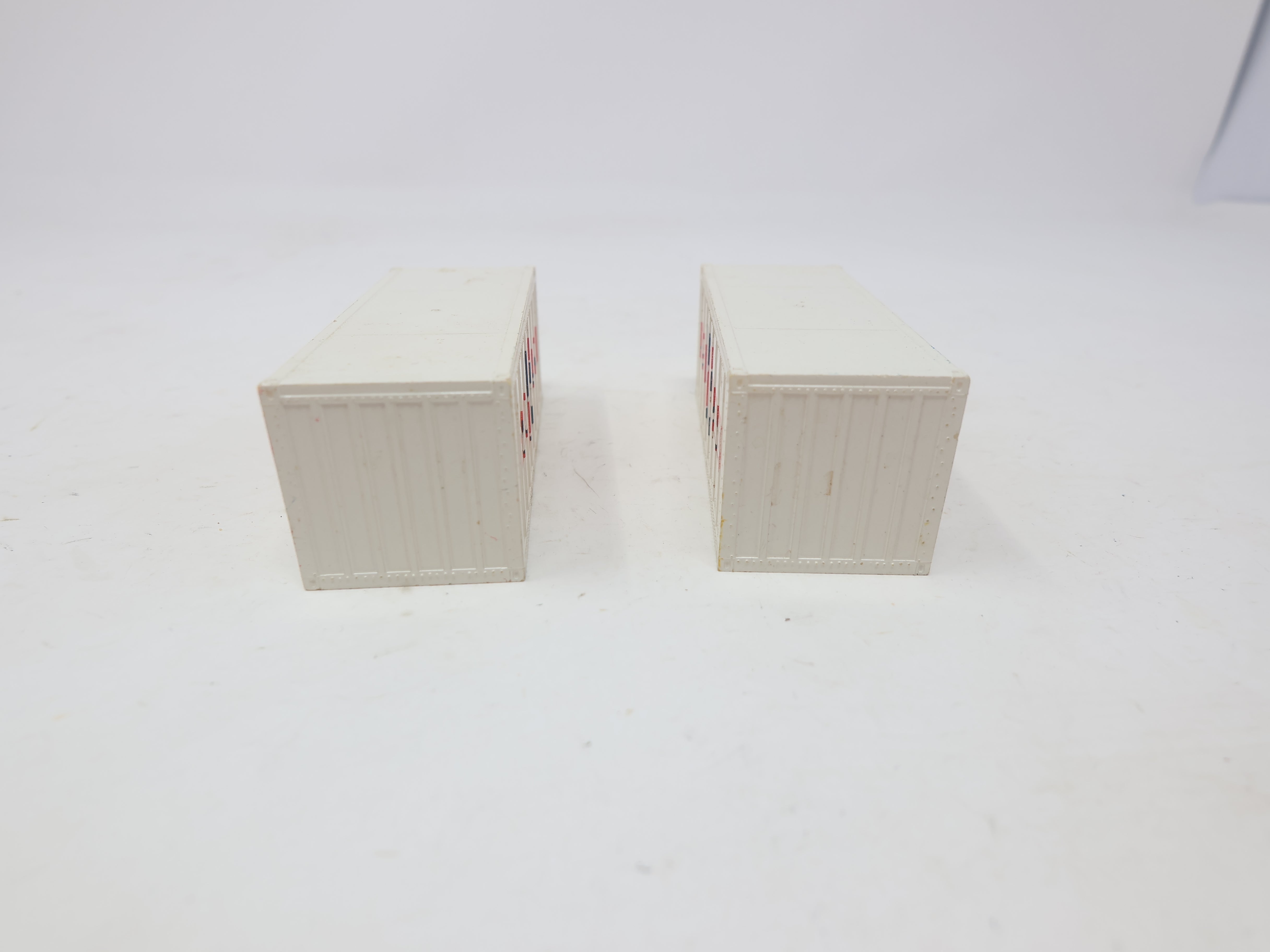 USED Cox HO Scale, Two 20' Containers, Sealand