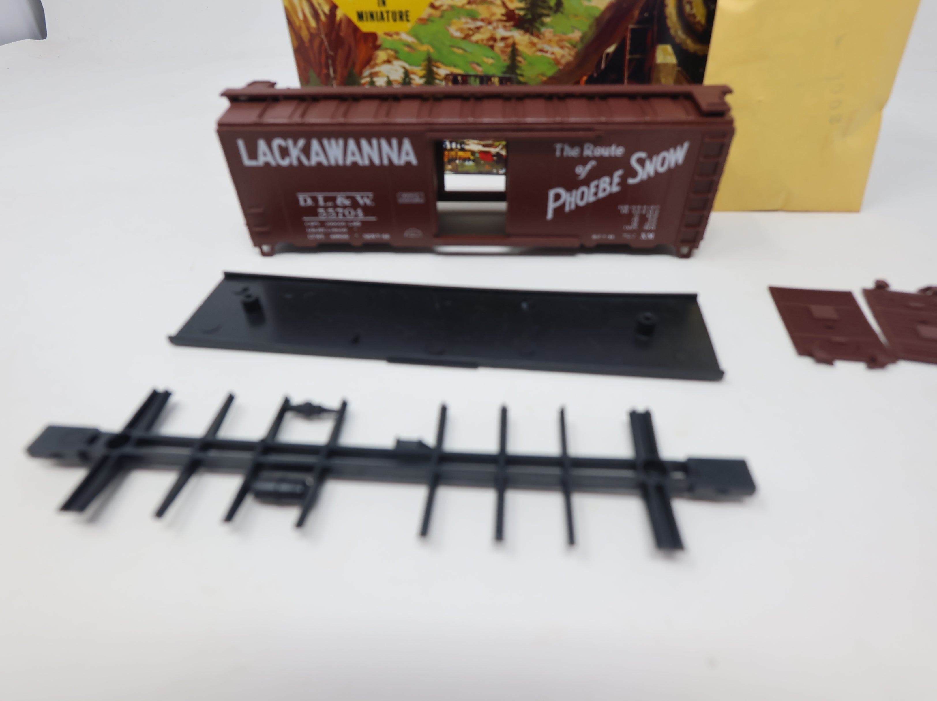 USED Athearn HO Scale 40' Steel Box Car Lackawanna DL&W #55704 Rail Runner Custom KIT