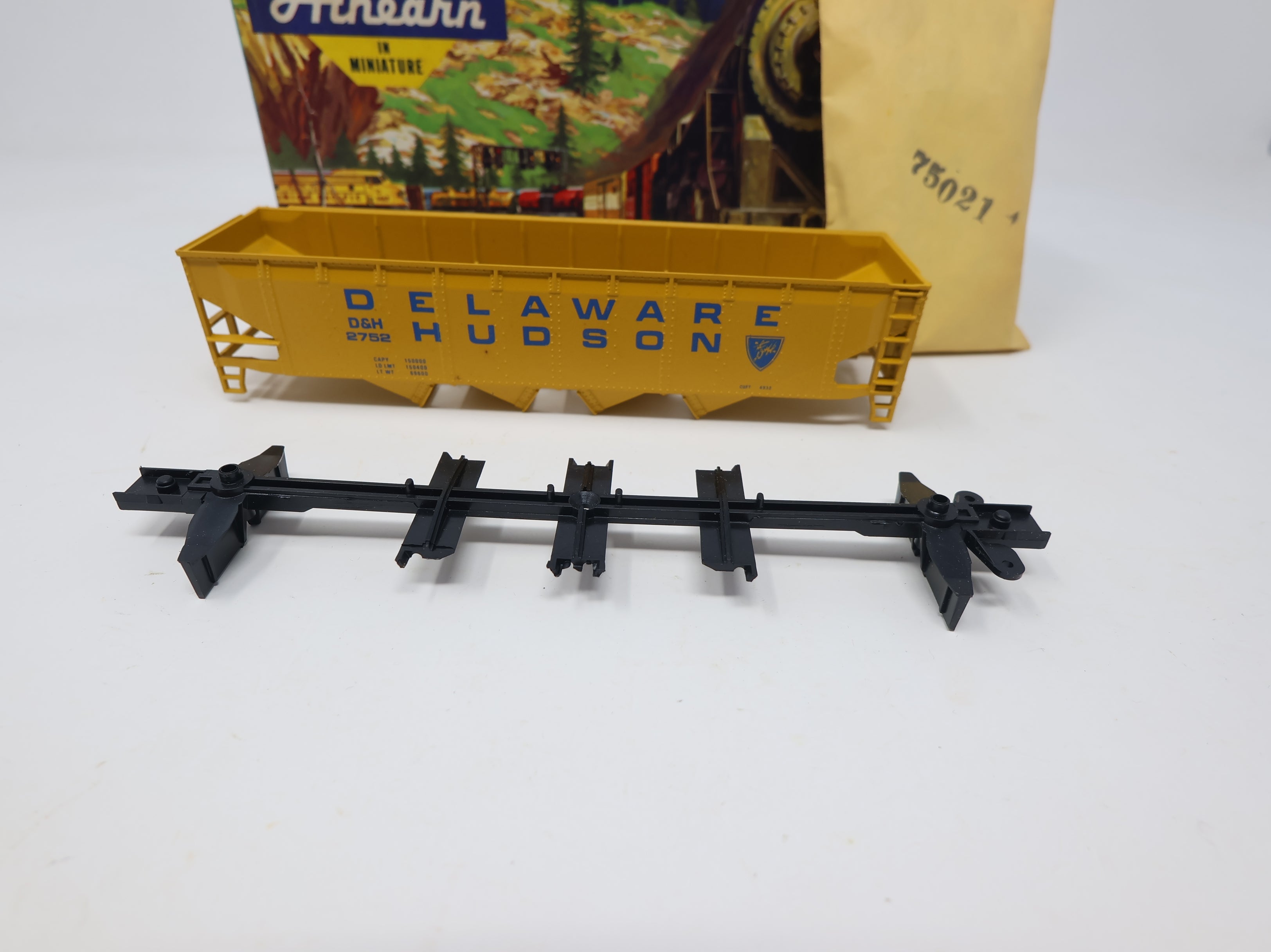 USED Athearn HO Scale 4 Bay Hopper Delaware and Hudson D&H #2752 Bev-Bel KIT