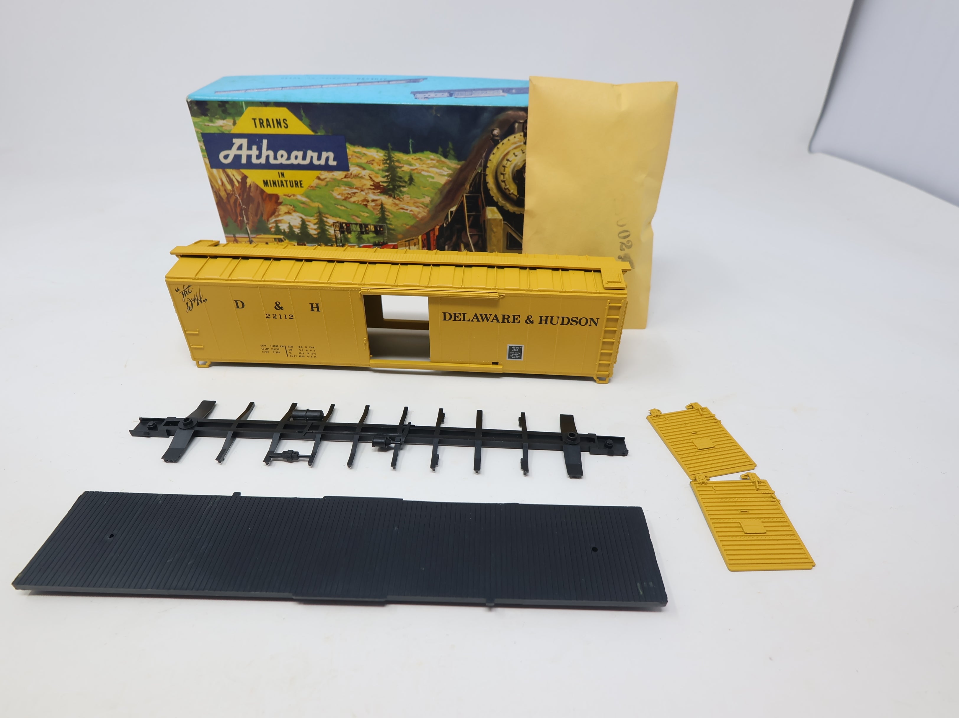 USED Athearn HO Scale 50' Box Car Delaware and Hudson D&H #22112 Bev-Bel KIT