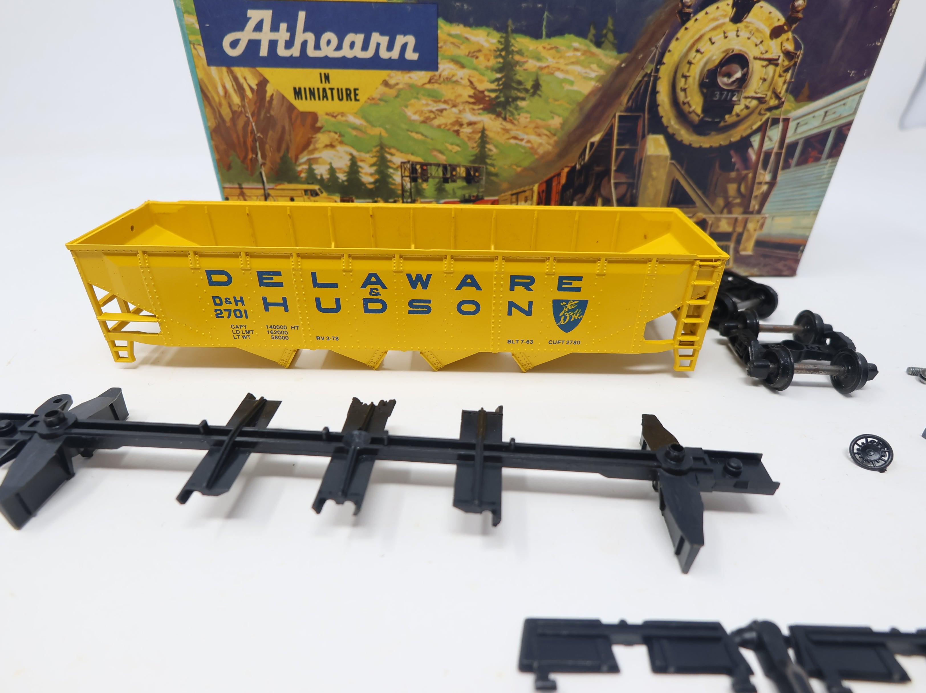 USED Athearn HO Scale 4 Bay Hopper Operating Delaware and Hudson D&H #2701 Bev-Bel KIT