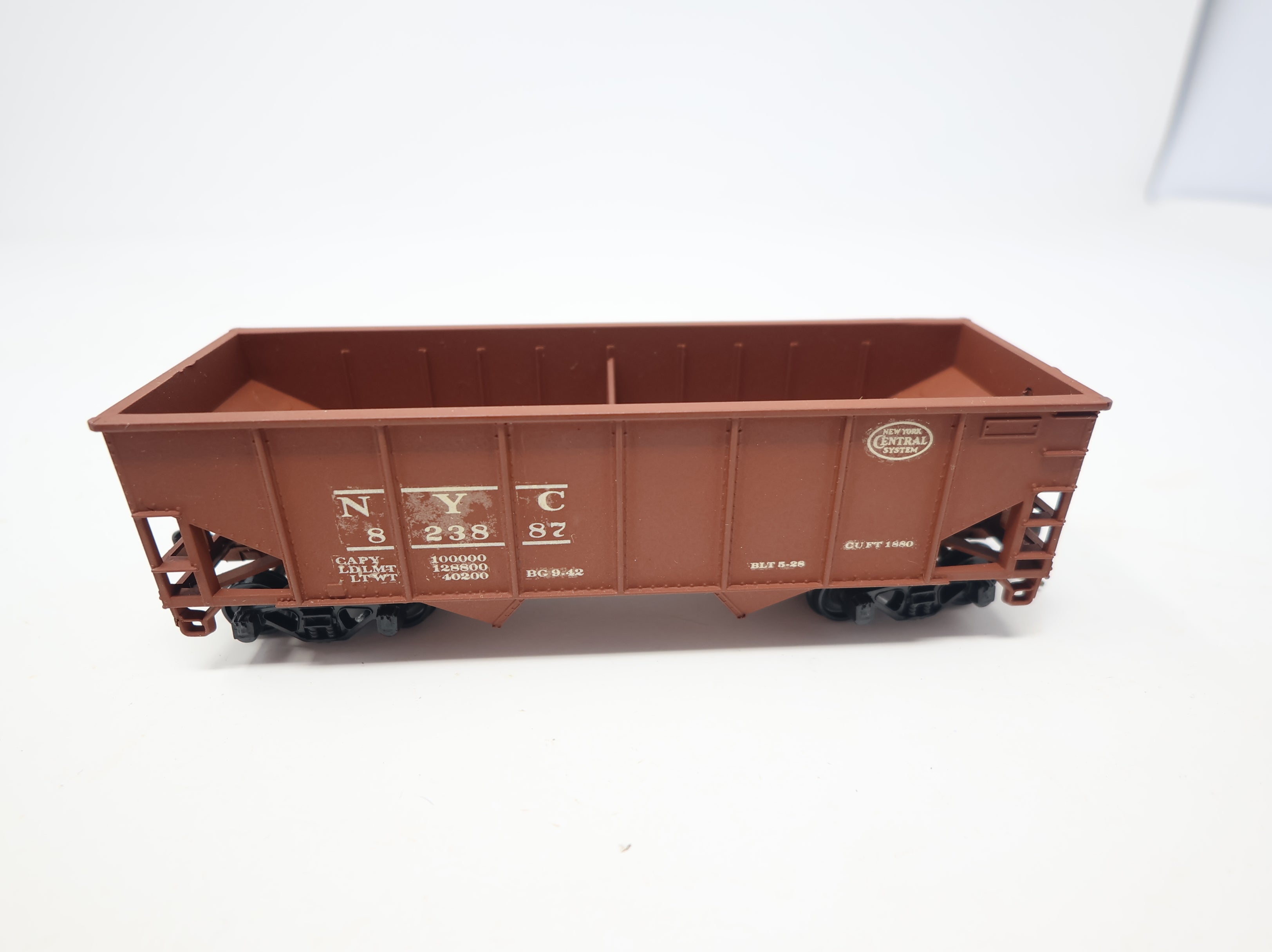 USED Athearn HO Scale 34' 2 Bay Flat-End Hopper New York Central NYC #823887 Decal