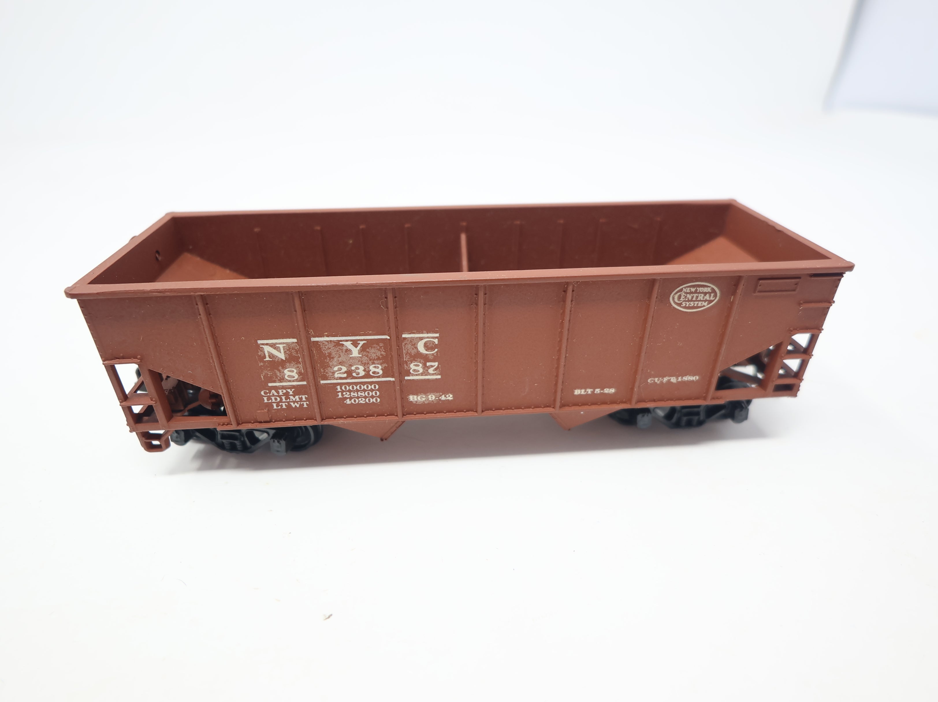 USED Athearn HO Scale 34' 2 Bay Flat-End Hopper New York Central NYC #823887 Decal