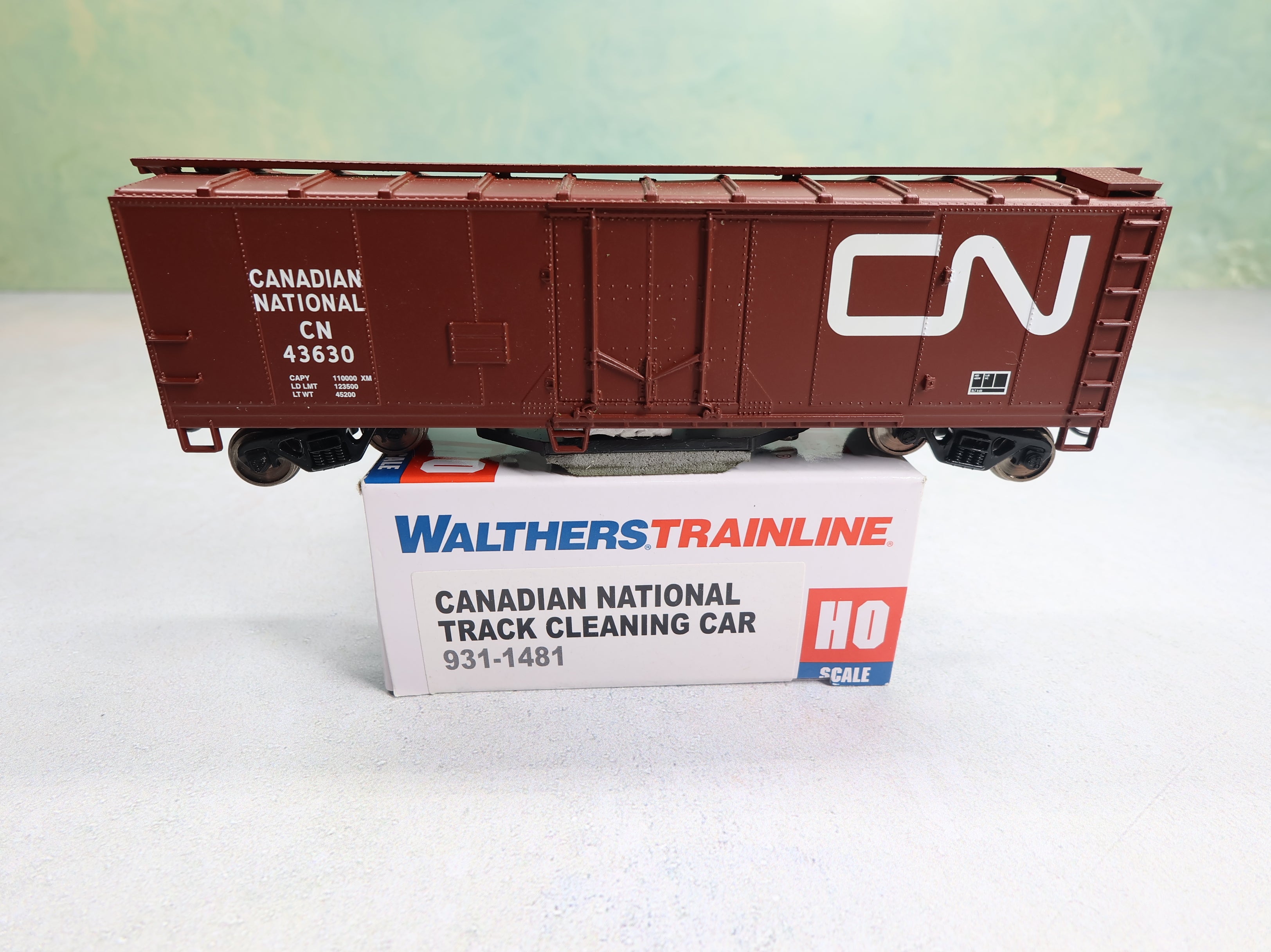 USED WalthersTrainline 931-1481 HO Scale 40' Box Car Canadian National CN #43630 Track Cleaning Car