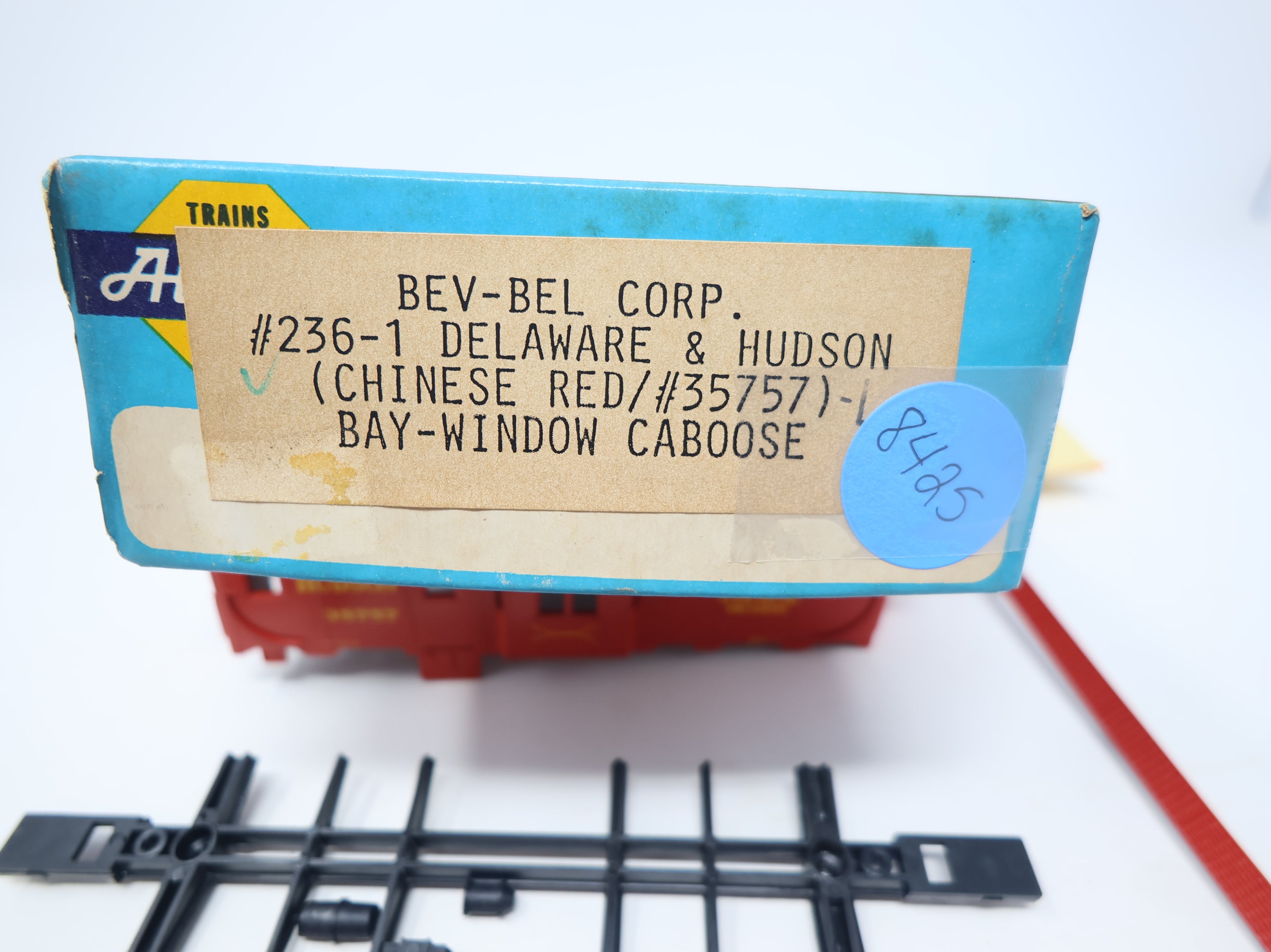 USED Athearn #236-1 HO Scale Bay Window Caboose Delaware and Hudson #35757 Bev-Bel KIT