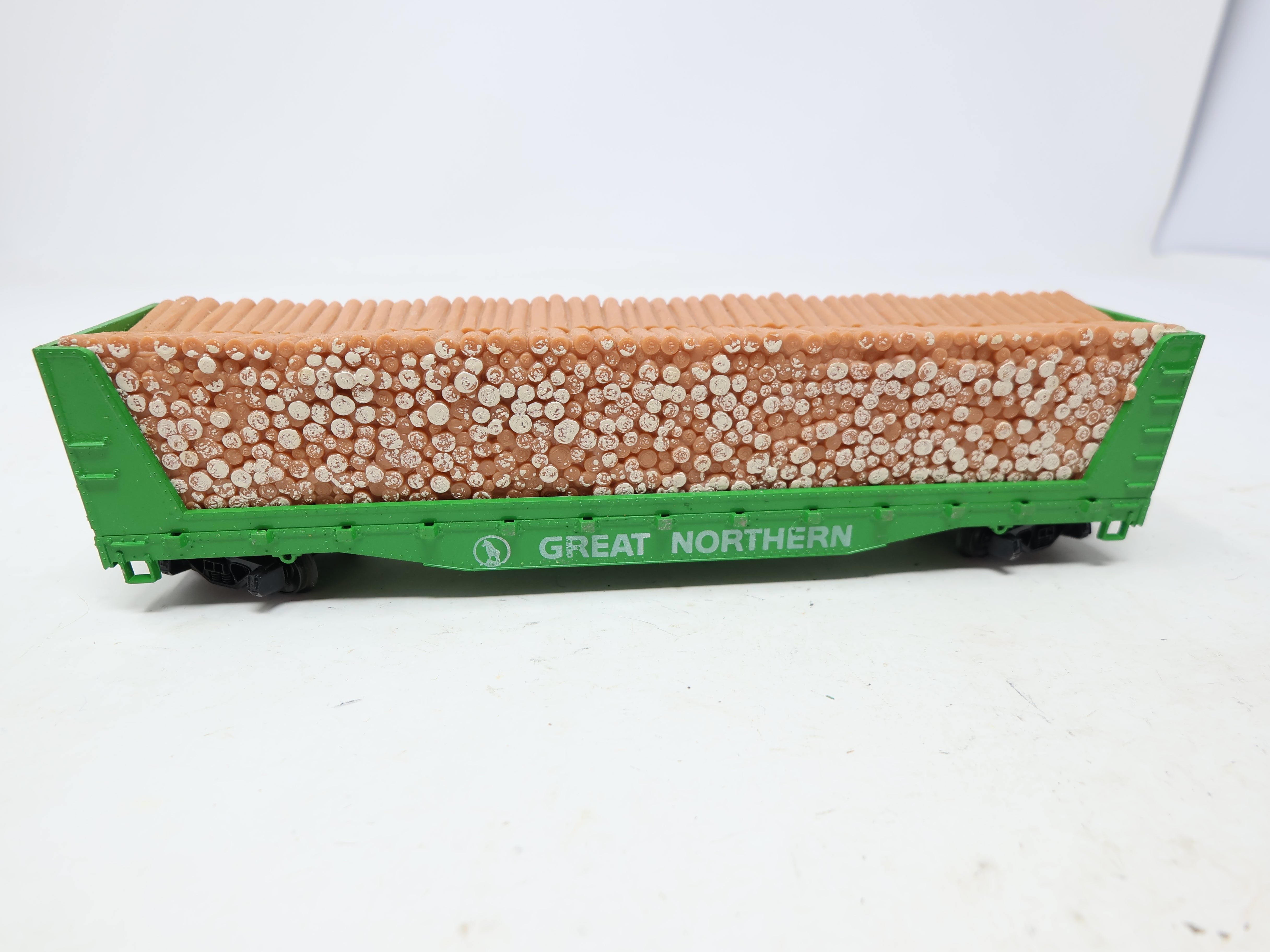 USED Tyco HO Scale, Pulpwood Bulkhead Flat Car, Great Northern