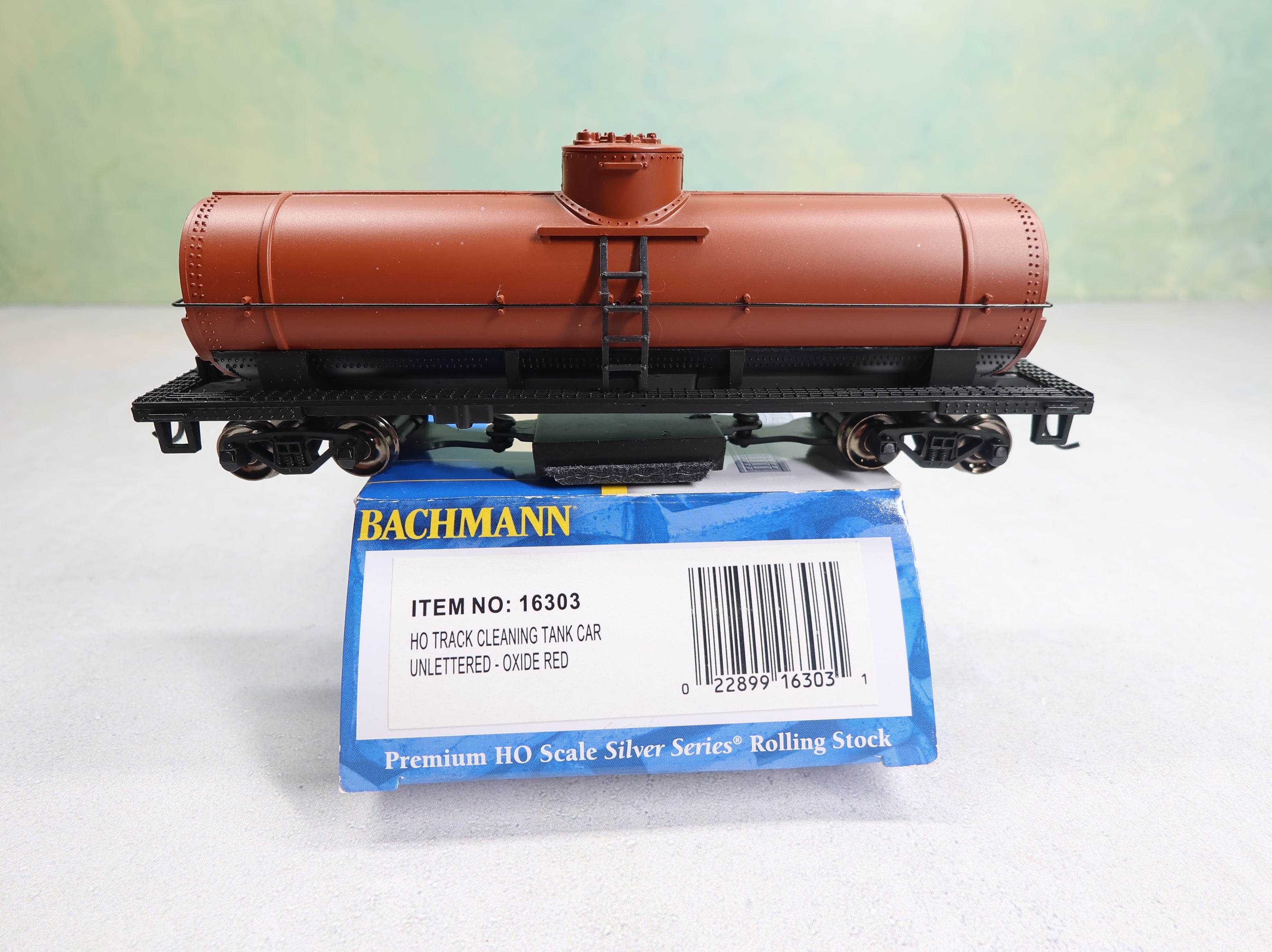 USED Bachmann 16303 HO Scale Single Dome Tank Car Unlettered - Oxide Red Track Cleaning Car