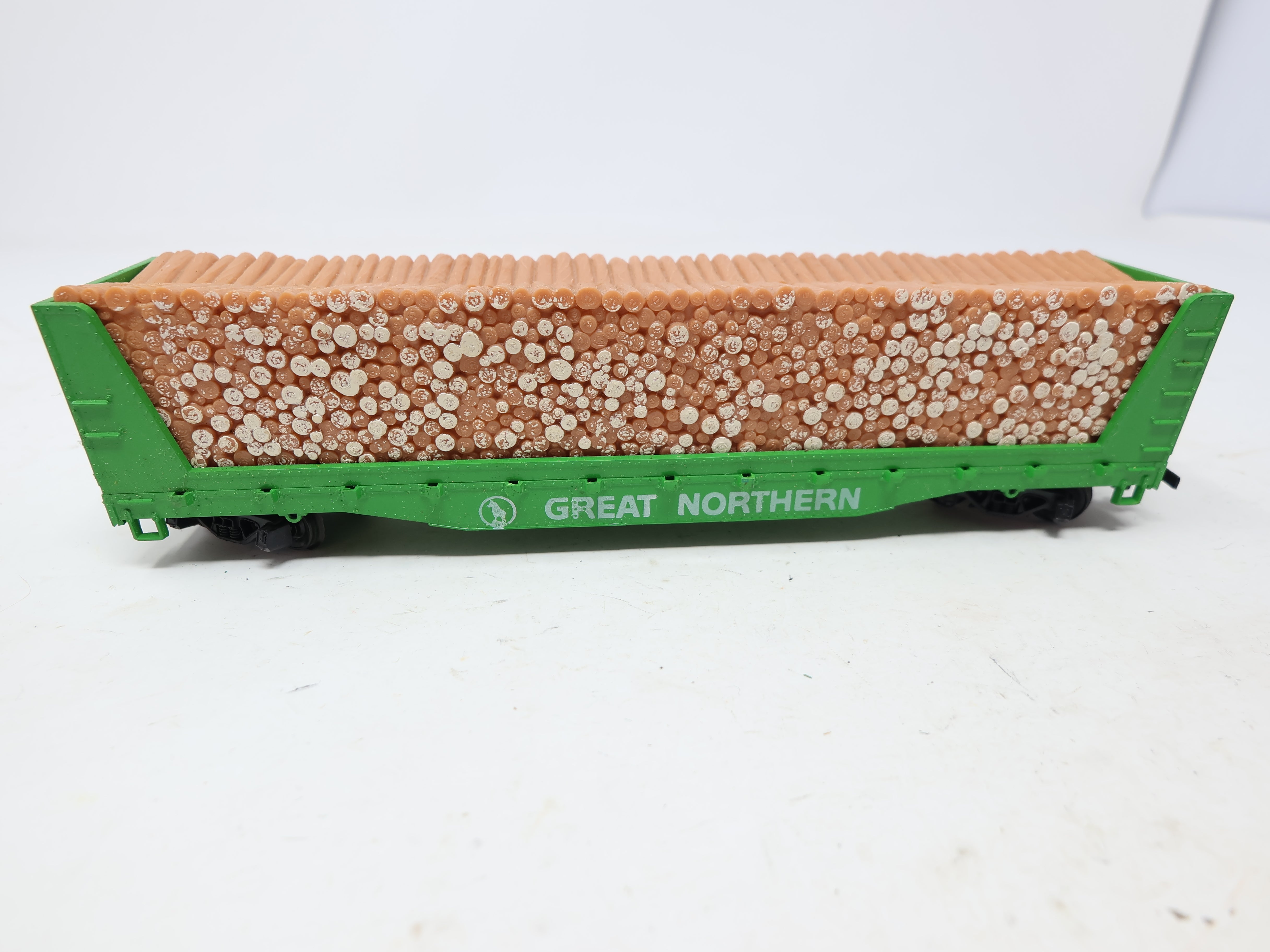 USED Tyco HO Scale, Pulpwood Bulkhead Flat Car, Great Northern