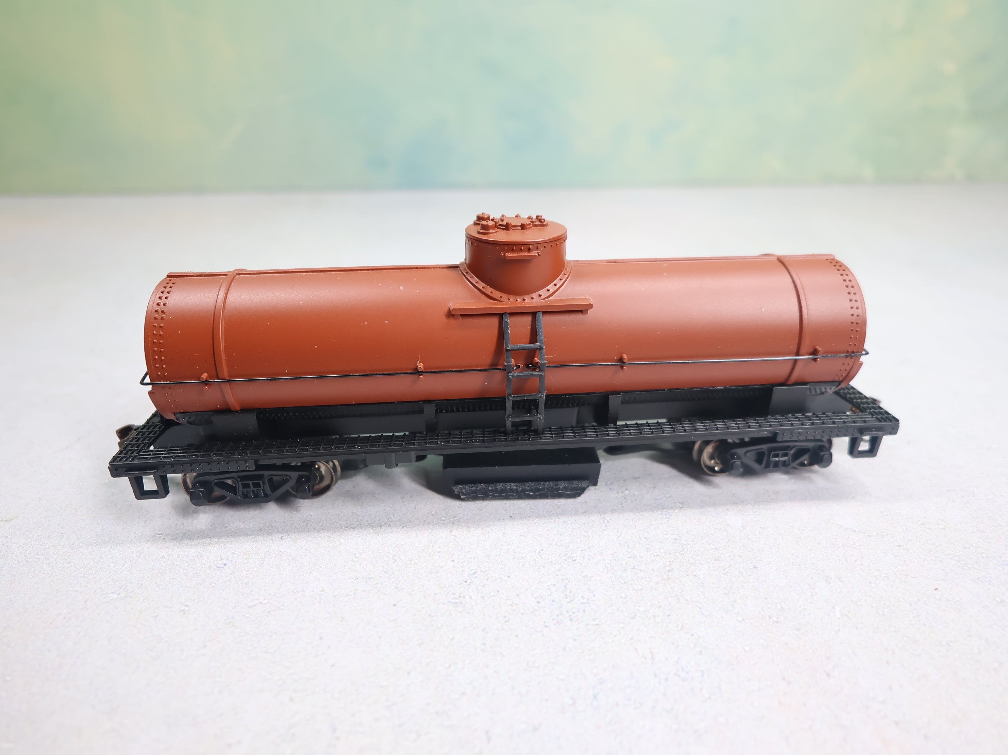 USED Bachmann 16303 HO Scale Single Dome Tank Car Unlettered - Oxide Red Track Cleaning Car