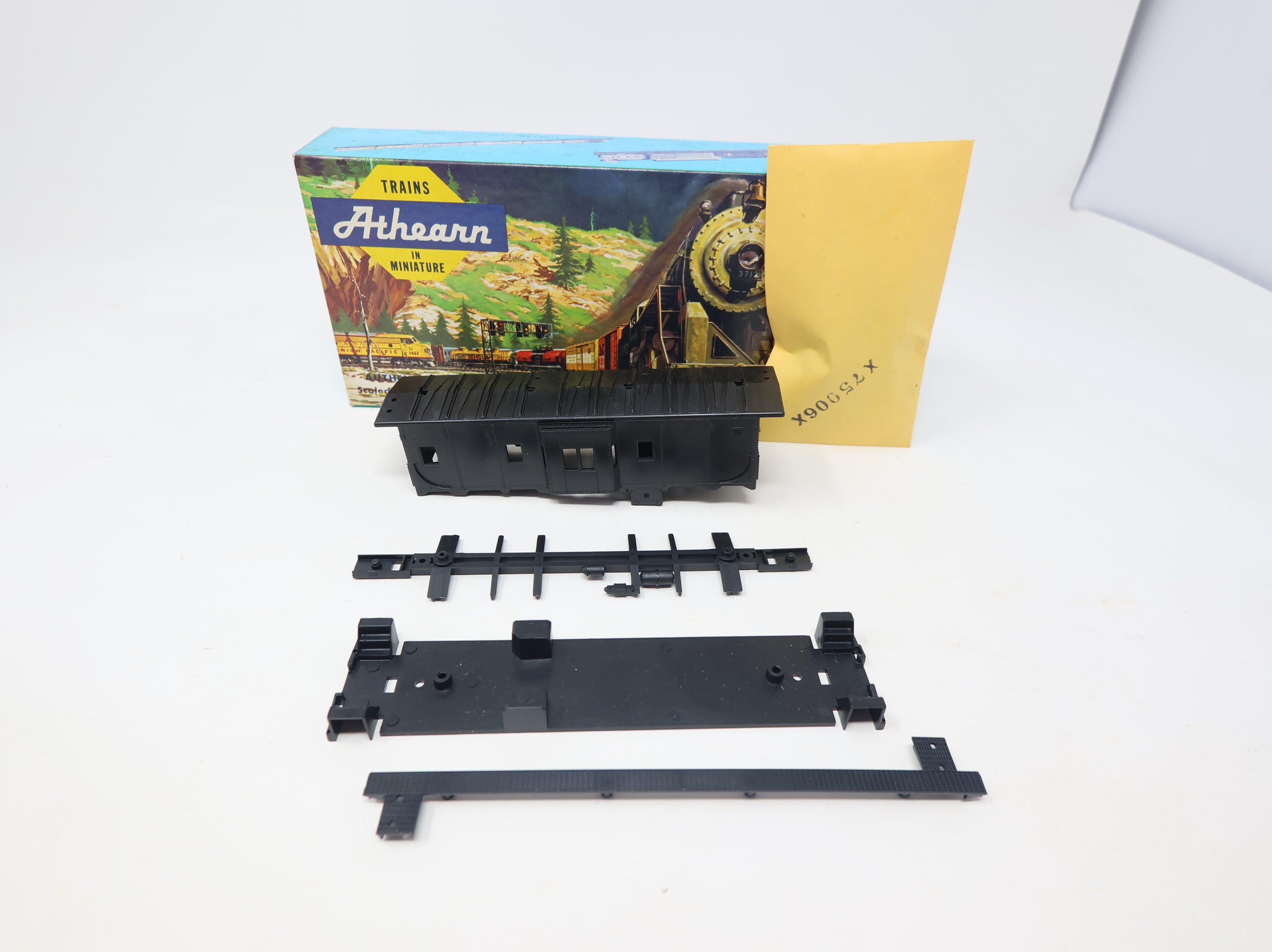 USED Athearn 1285 HO Scale Bay Window Caboose Undecorated Black KIT