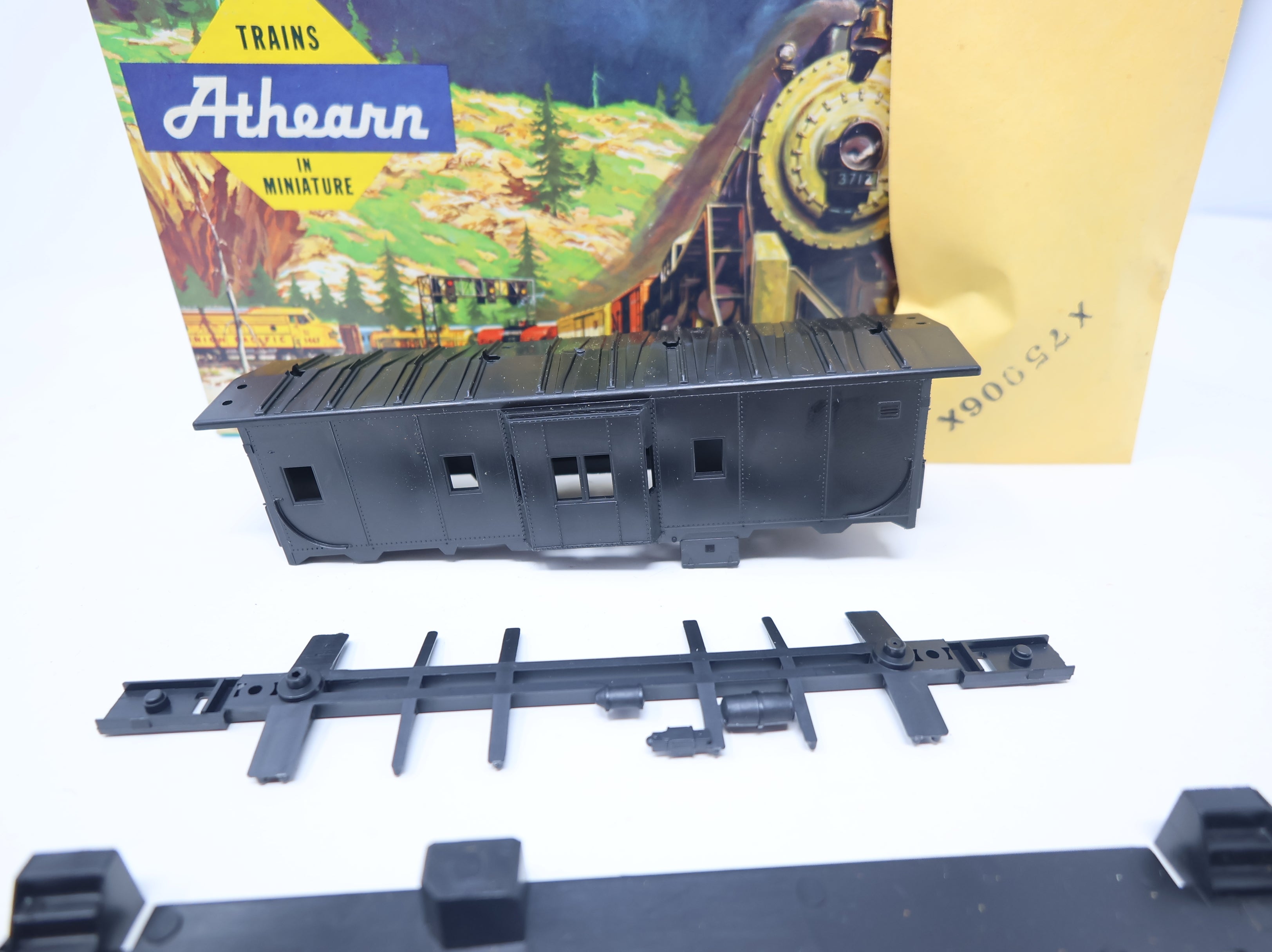 USED Athearn 1285 HO Scale Bay Window Caboose Undecorated Black KIT