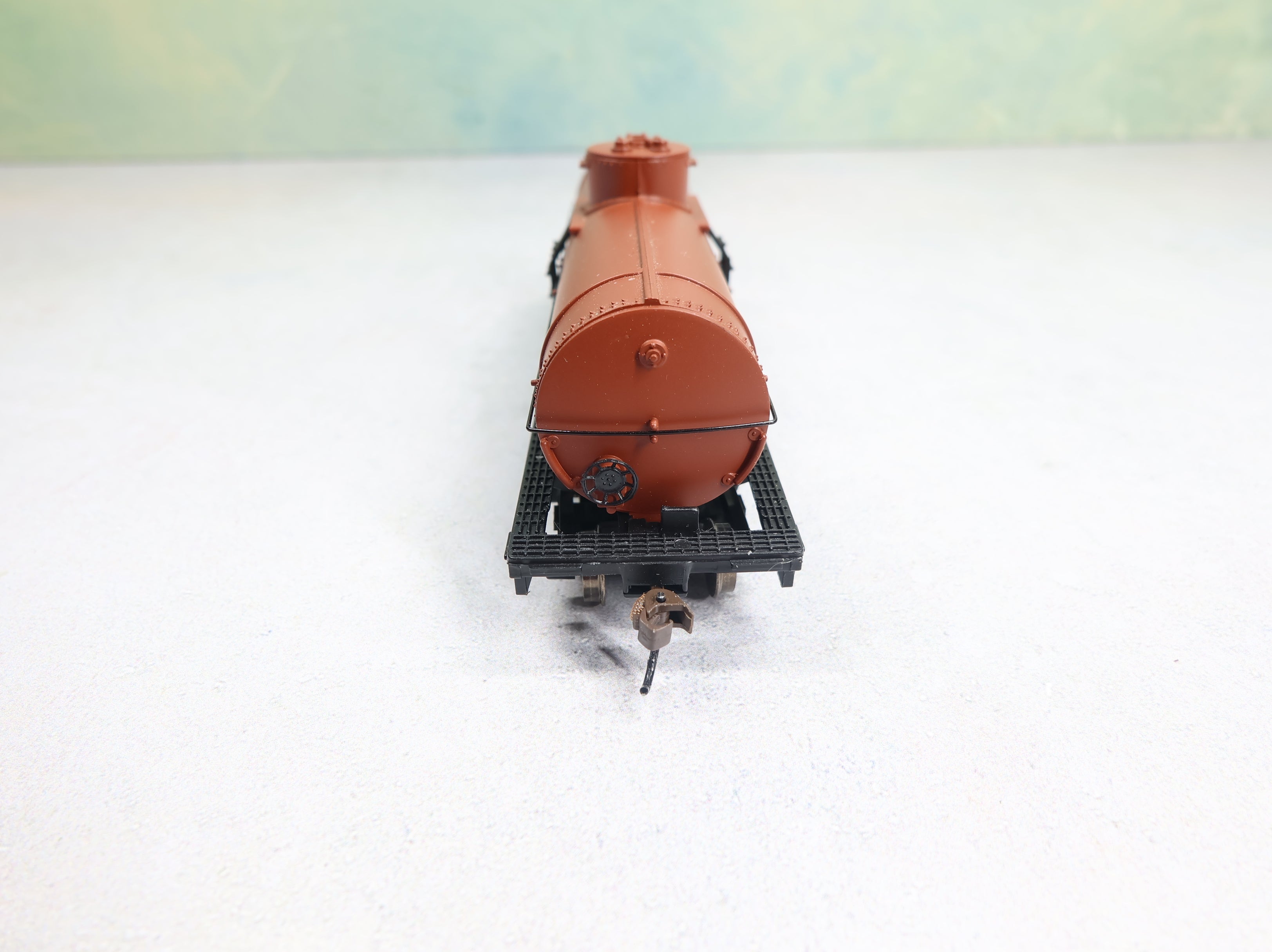 USED Bachmann 16303 HO Scale Single Dome Tank Car Unlettered - Oxide Red Track Cleaning Car