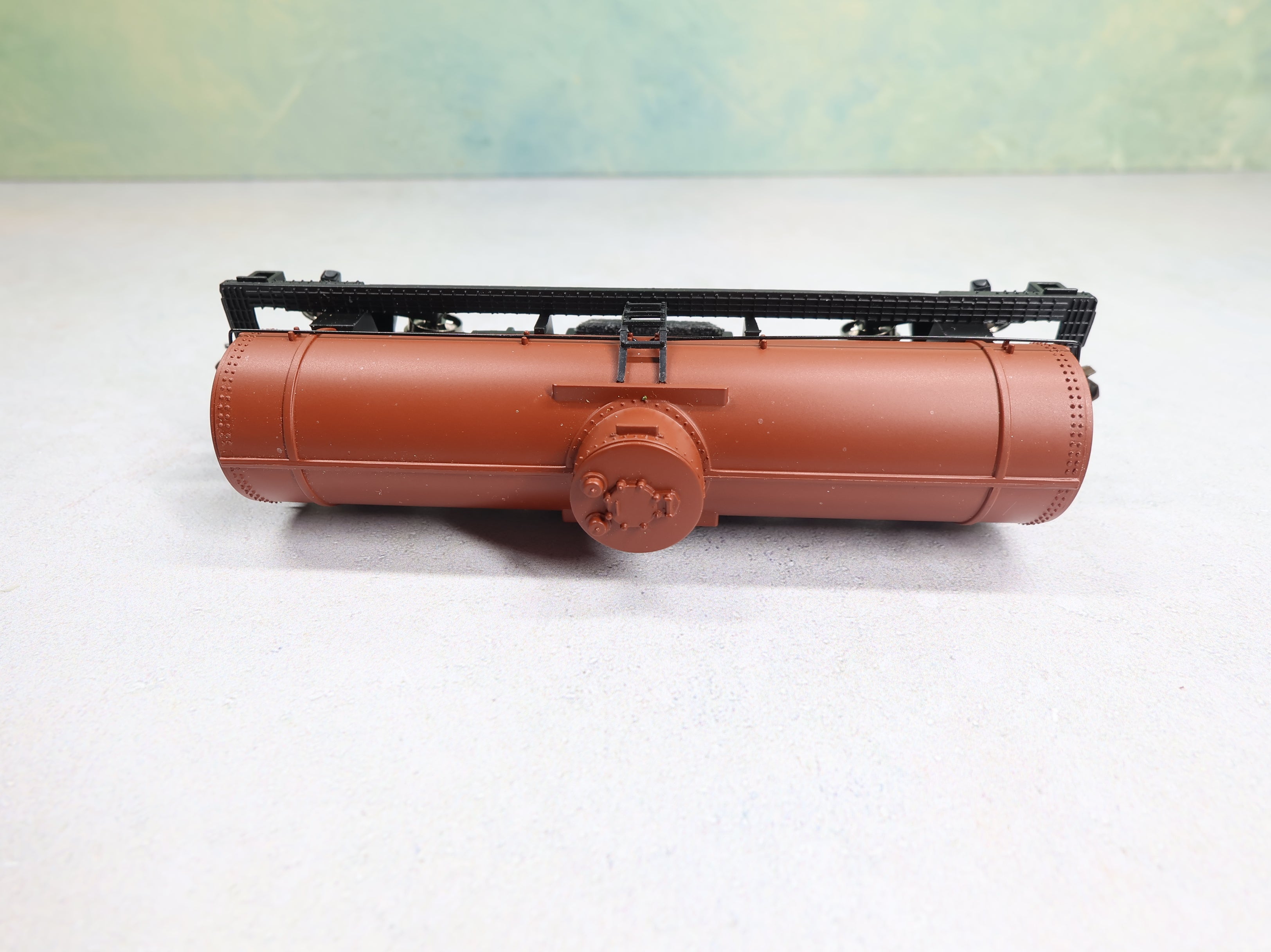 USED Bachmann 16303 HO Scale Single Dome Tank Car Unlettered - Oxide Red Track Cleaning Car