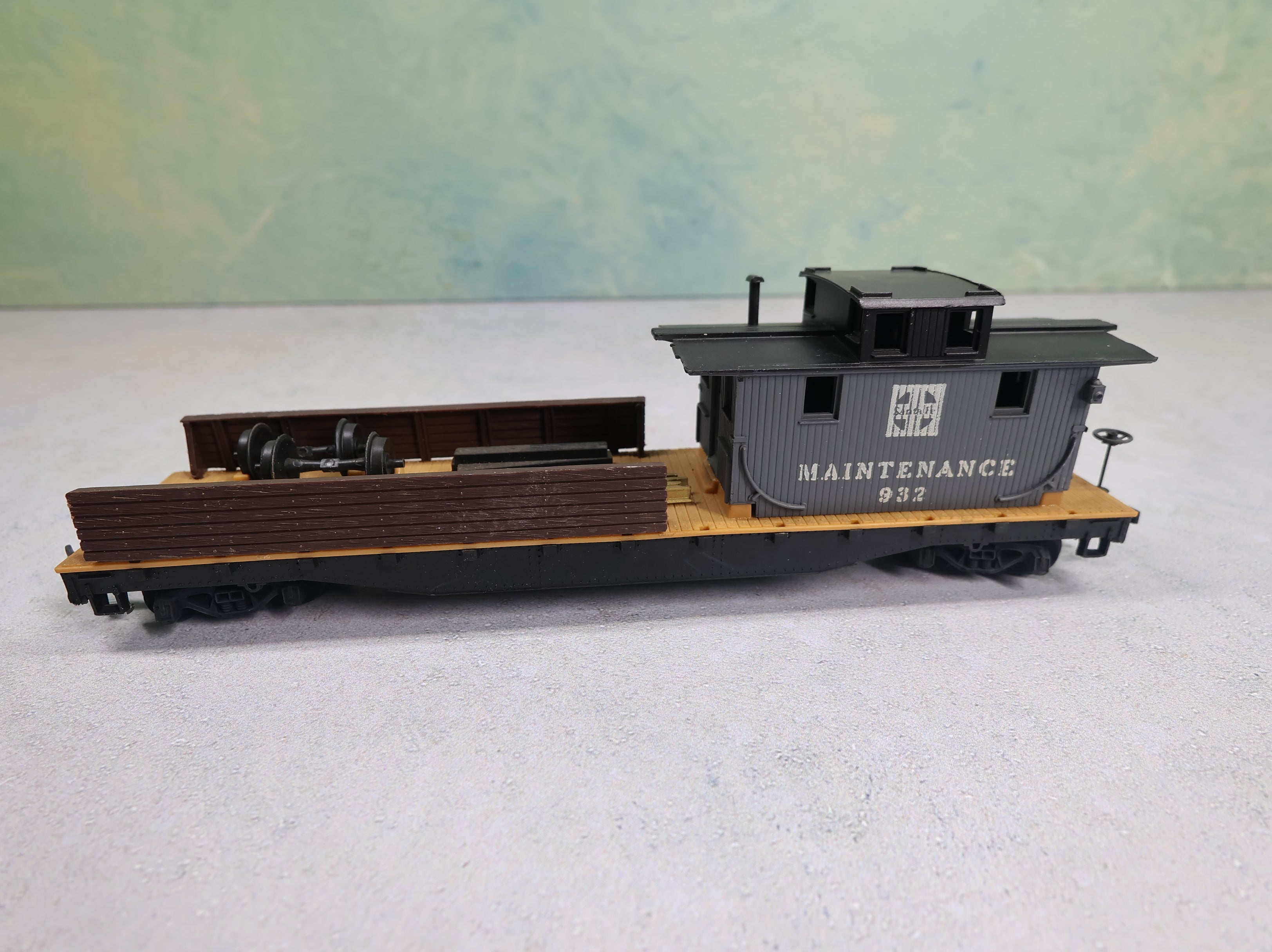 USED Mantua HO Scale Maintenance Flat Car Santa Fe ATSF #932