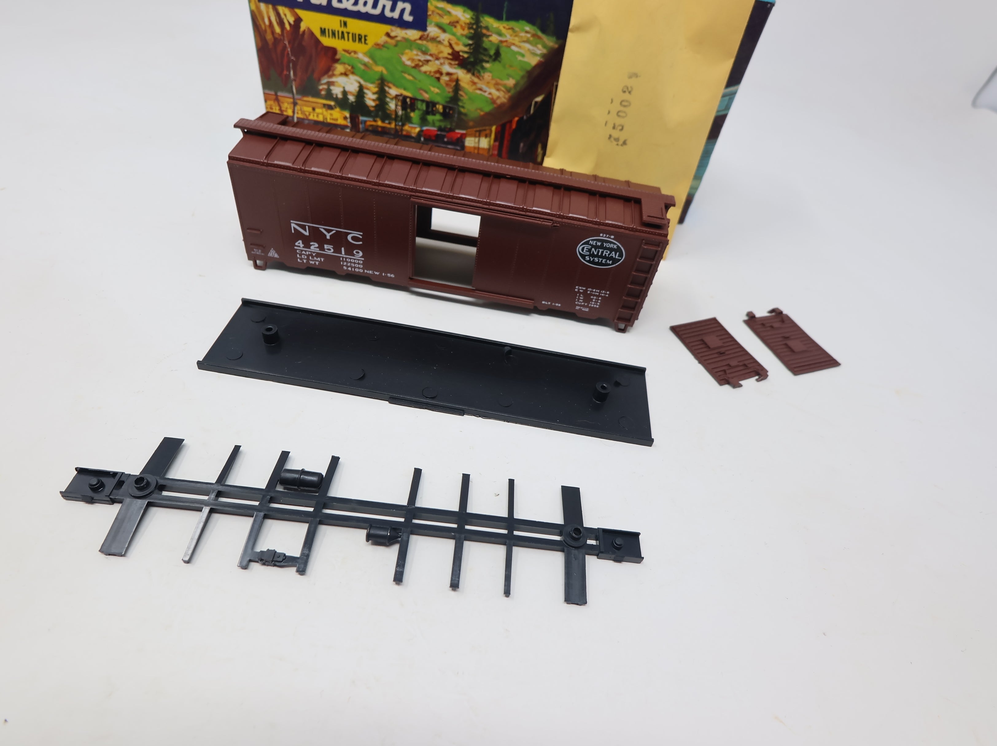 USED Athearn HO Scale 40' Steel Box Car New York Central NYC #42519 Rail Runner KIT