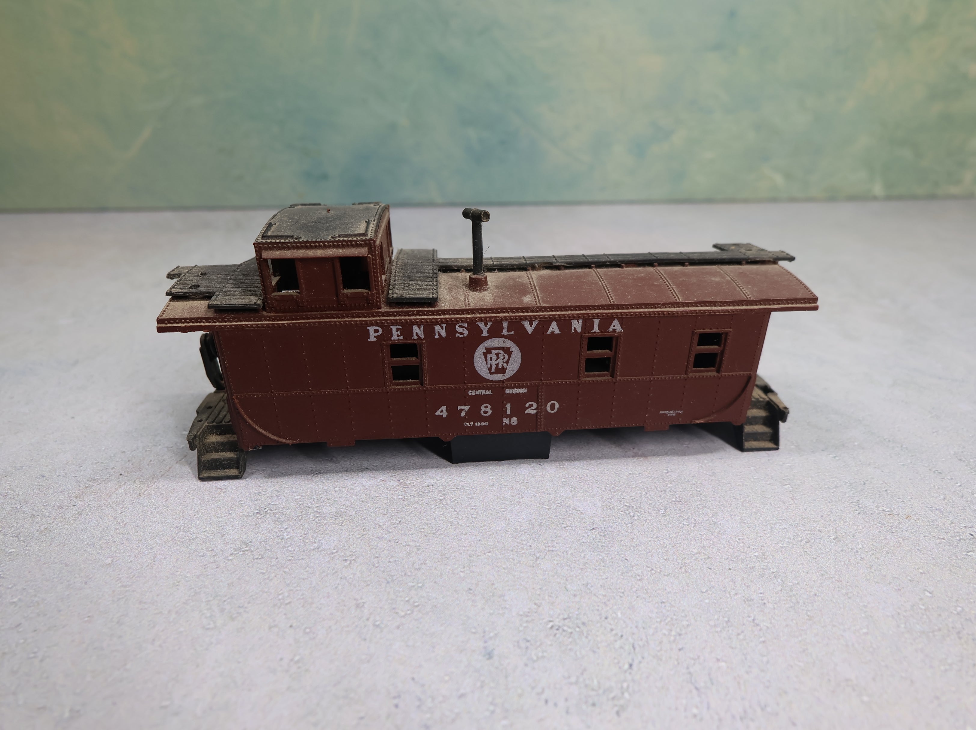 USED AHM HO Scale N8 Caboose Pennsylvania #478120 No Trucks/Couplers