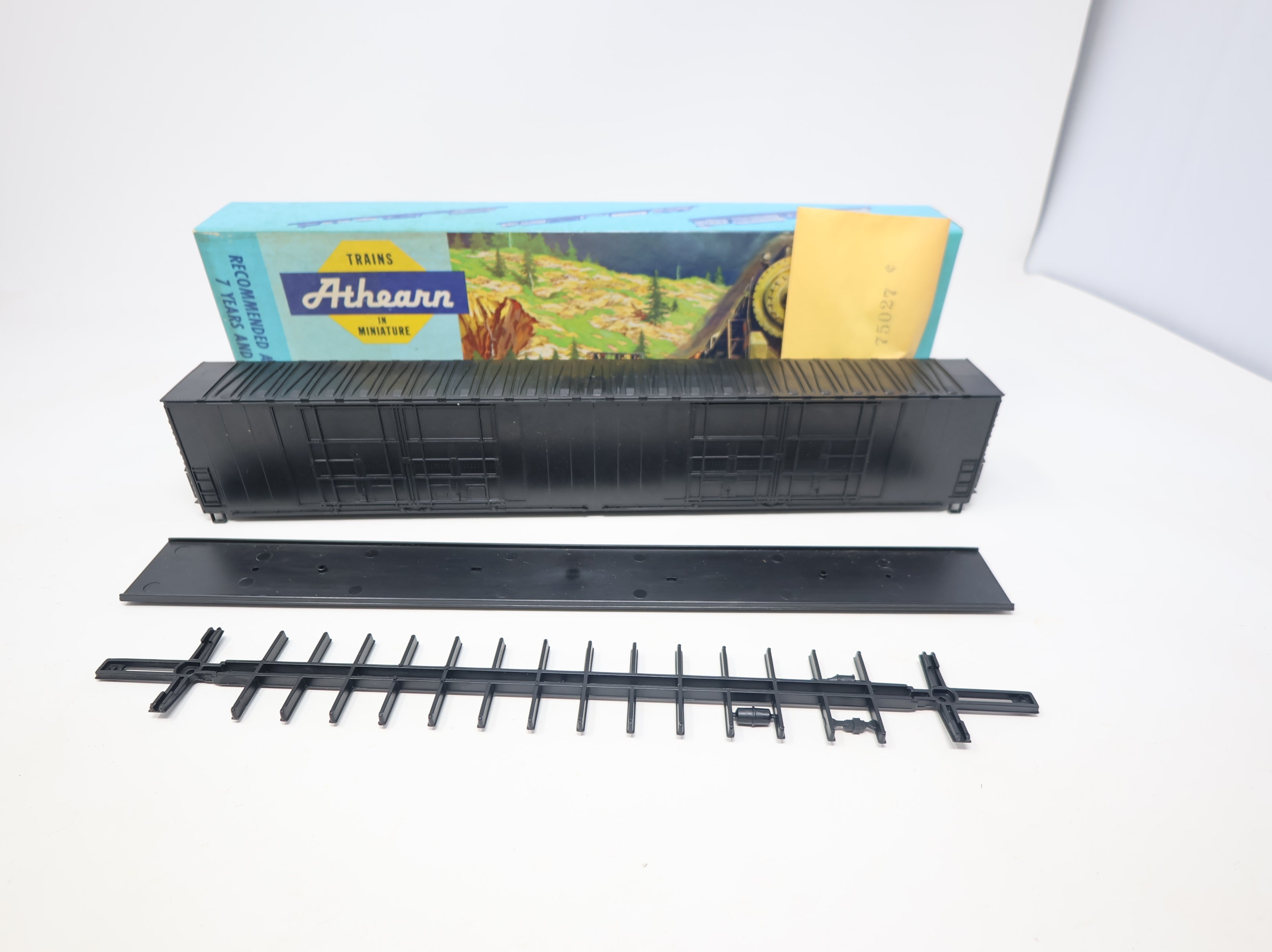 USED Athearn 1985 HO Scale 86' Hi-Cube Box Car Undecorated Black KIT