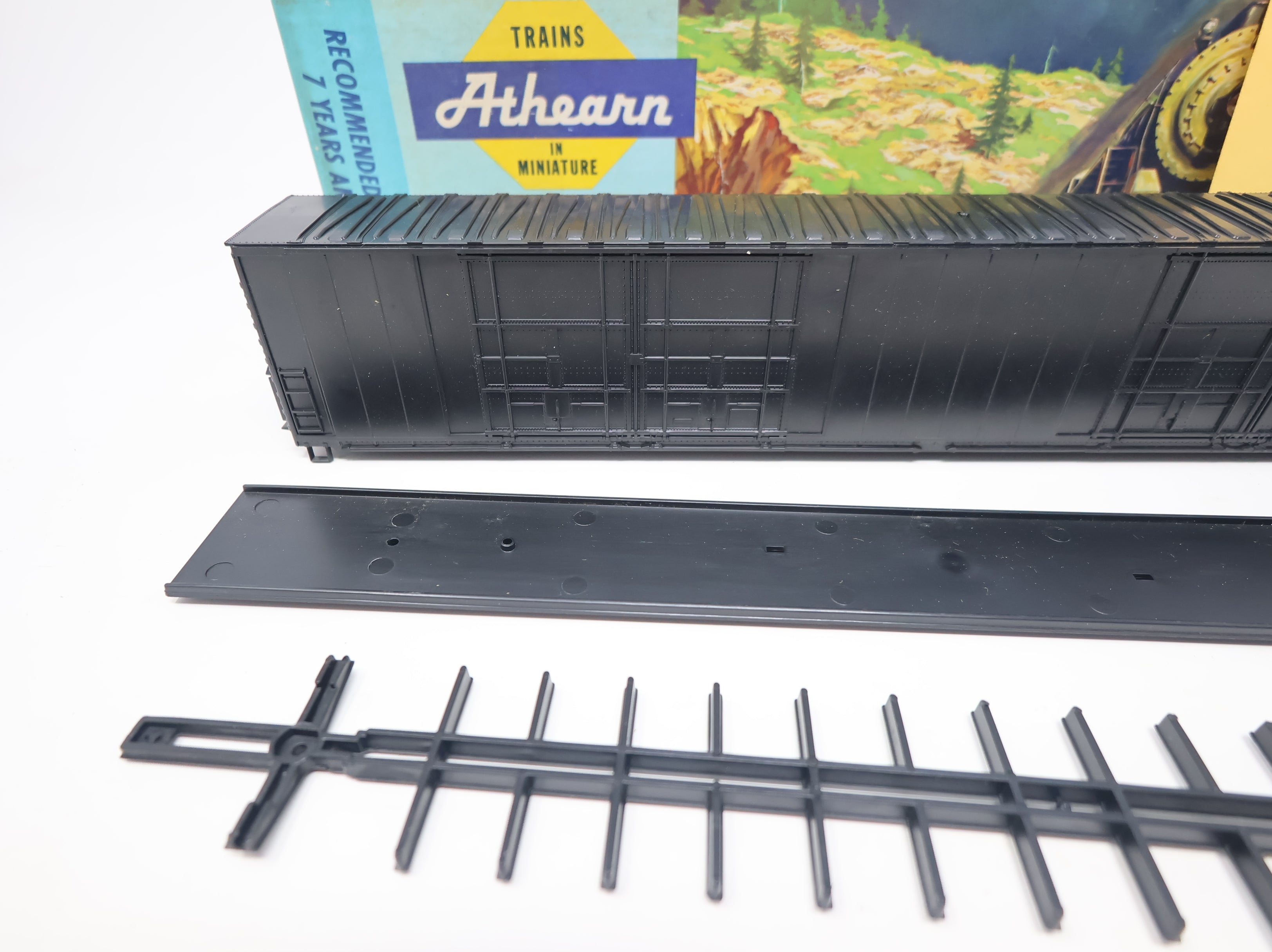 USED Athearn 1985 HO Scale 86' Hi-Cube Box Car Undecorated Black KIT