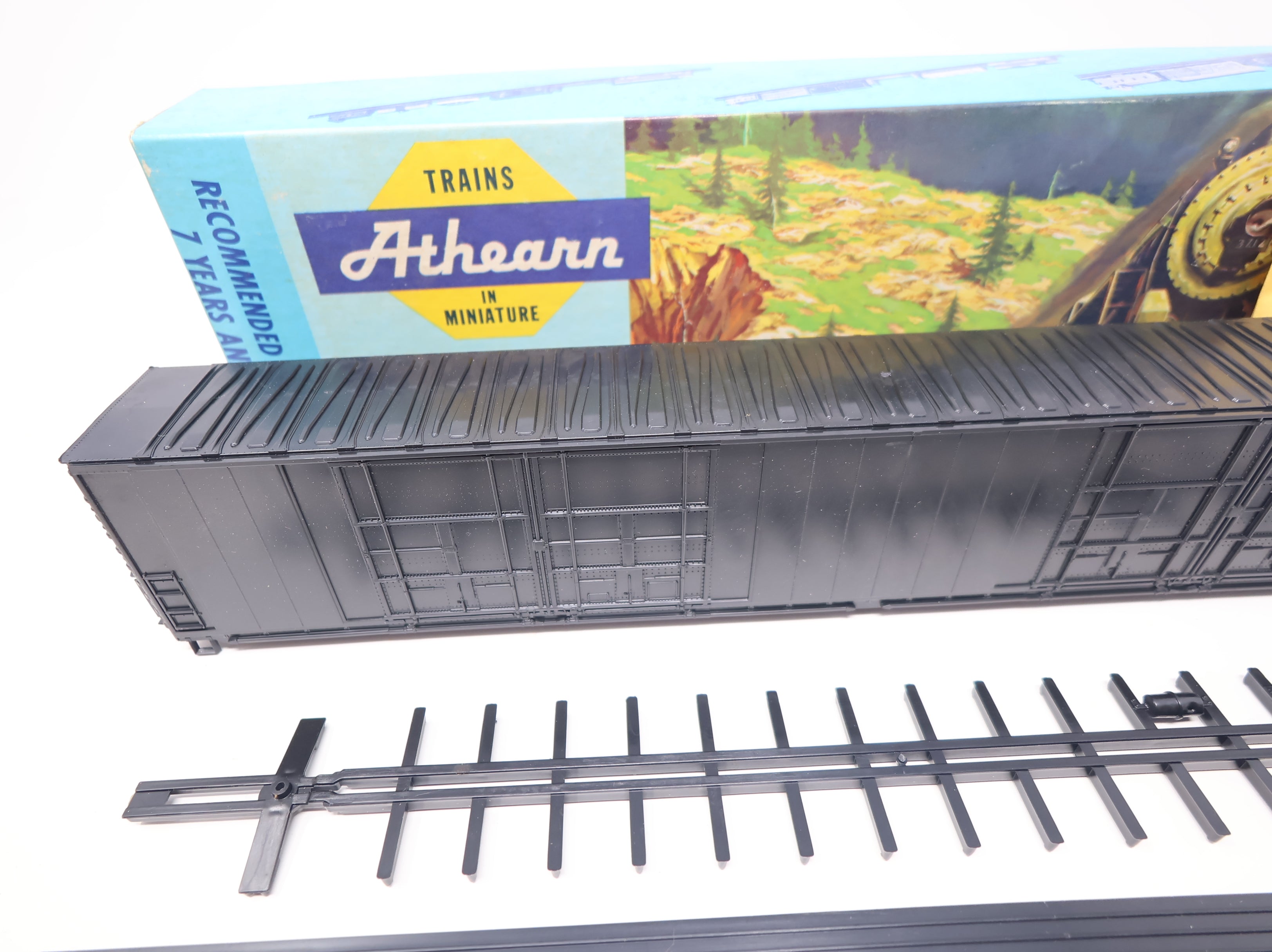 USED Athearn 1985 HO Scale 86' Hi-Cube Box Car Undecorated Black KIT