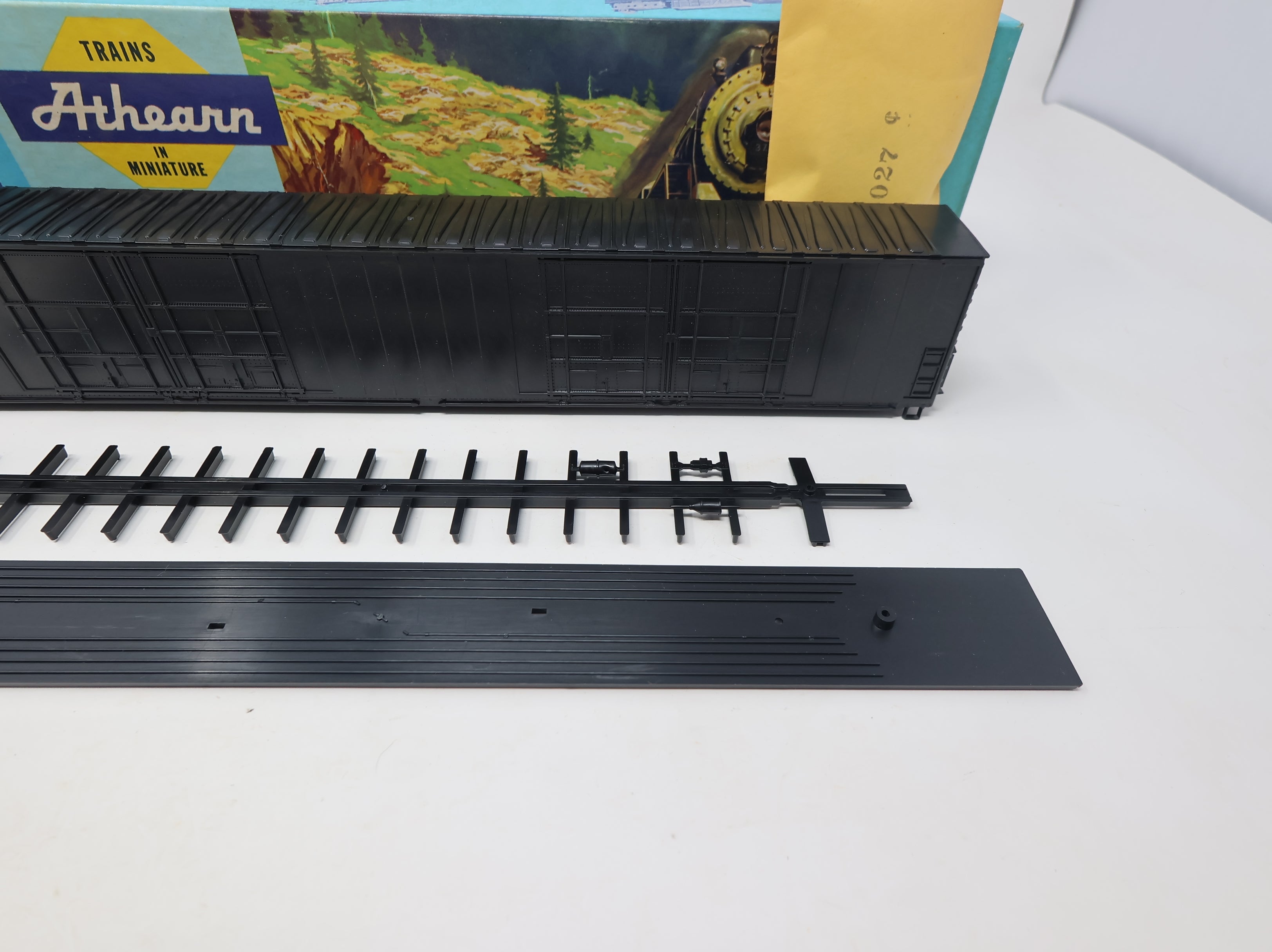 USED Athearn 1985 HO Scale 86' Hi-Cube Box Car Undecorated Black KIT