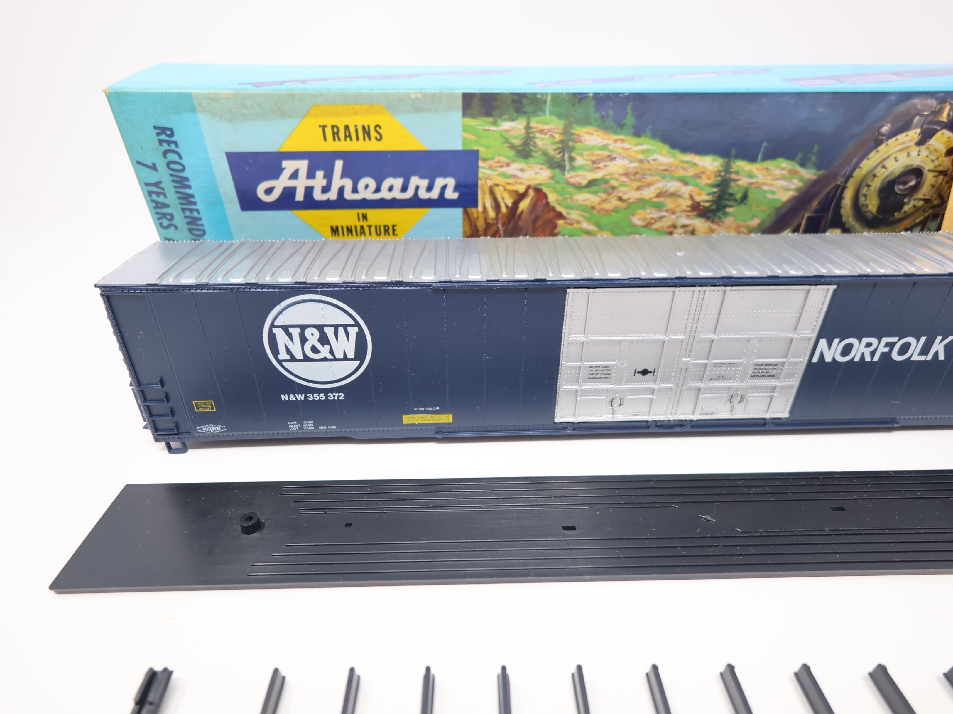 USED Athearn 1980 HO Scale 86' Hi-Cube Box Car Norfolk & Western N&W #355372 KIT