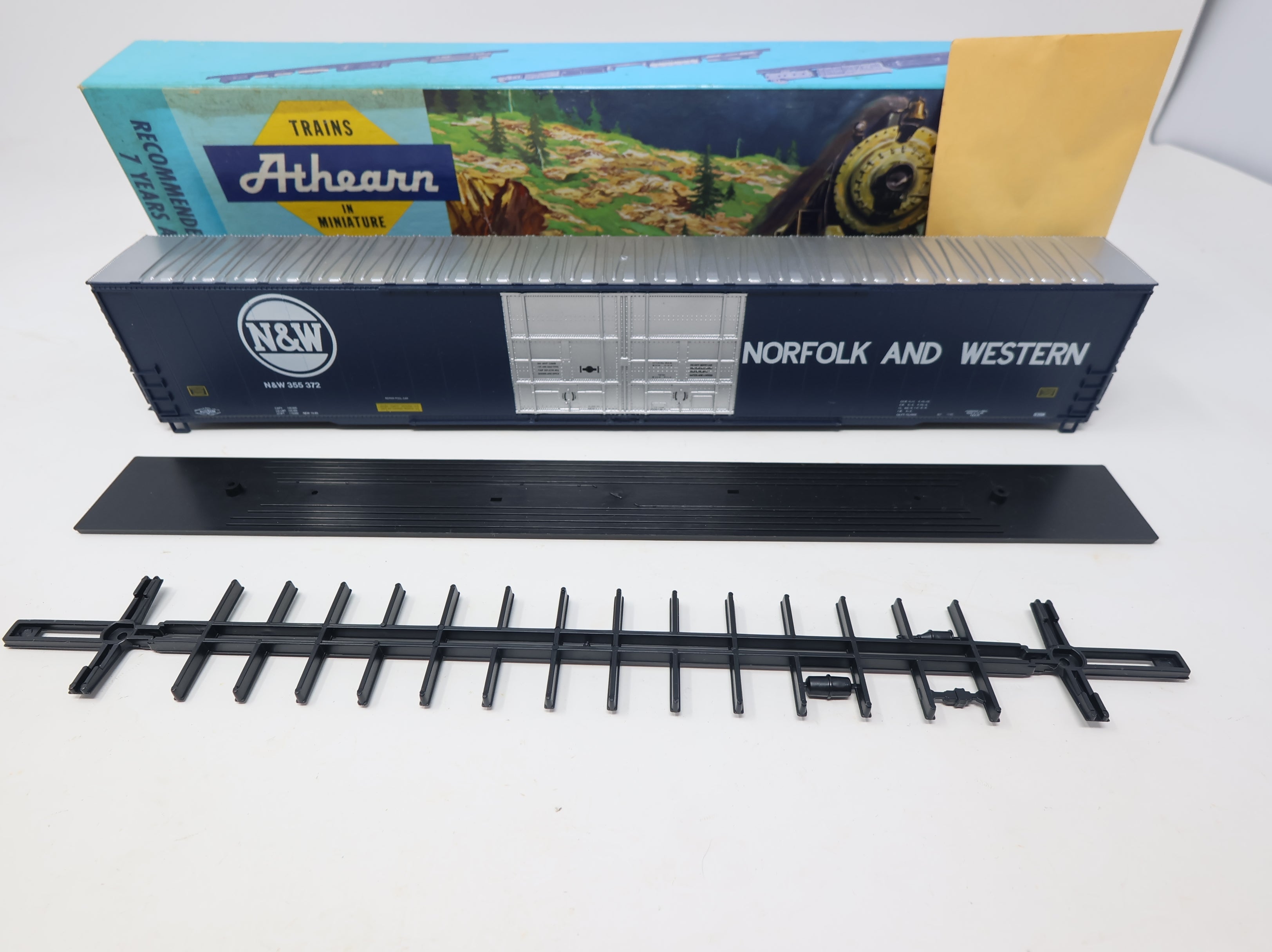 USED Athearn 1980 HO Scale 86' Hi-Cube Box Car Norfolk & Western N&W #355372 KIT