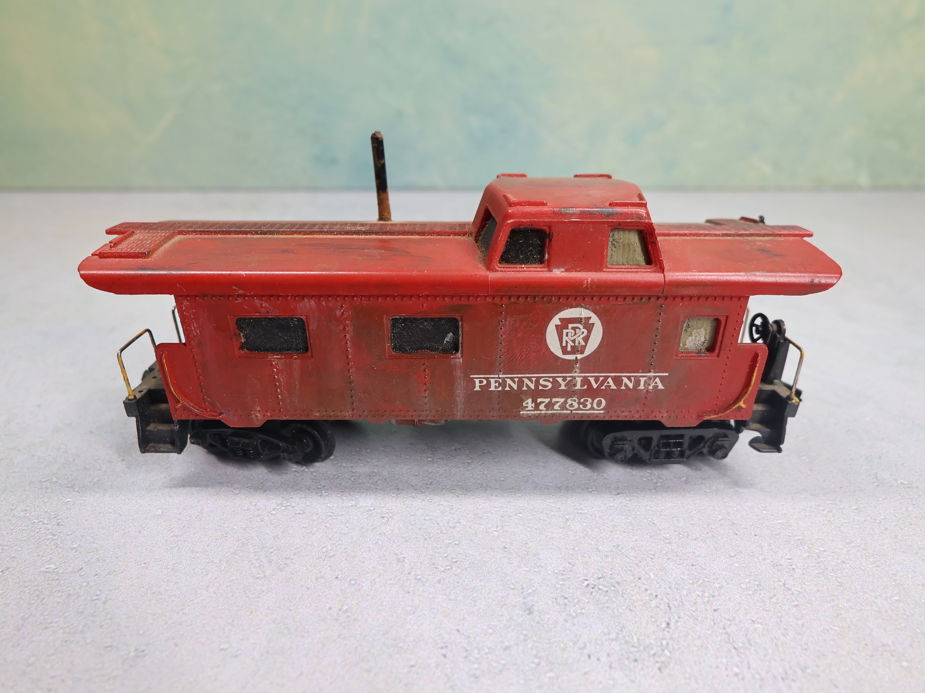 USED HO Scale Caboose Pennsylvania #477830 Weathering