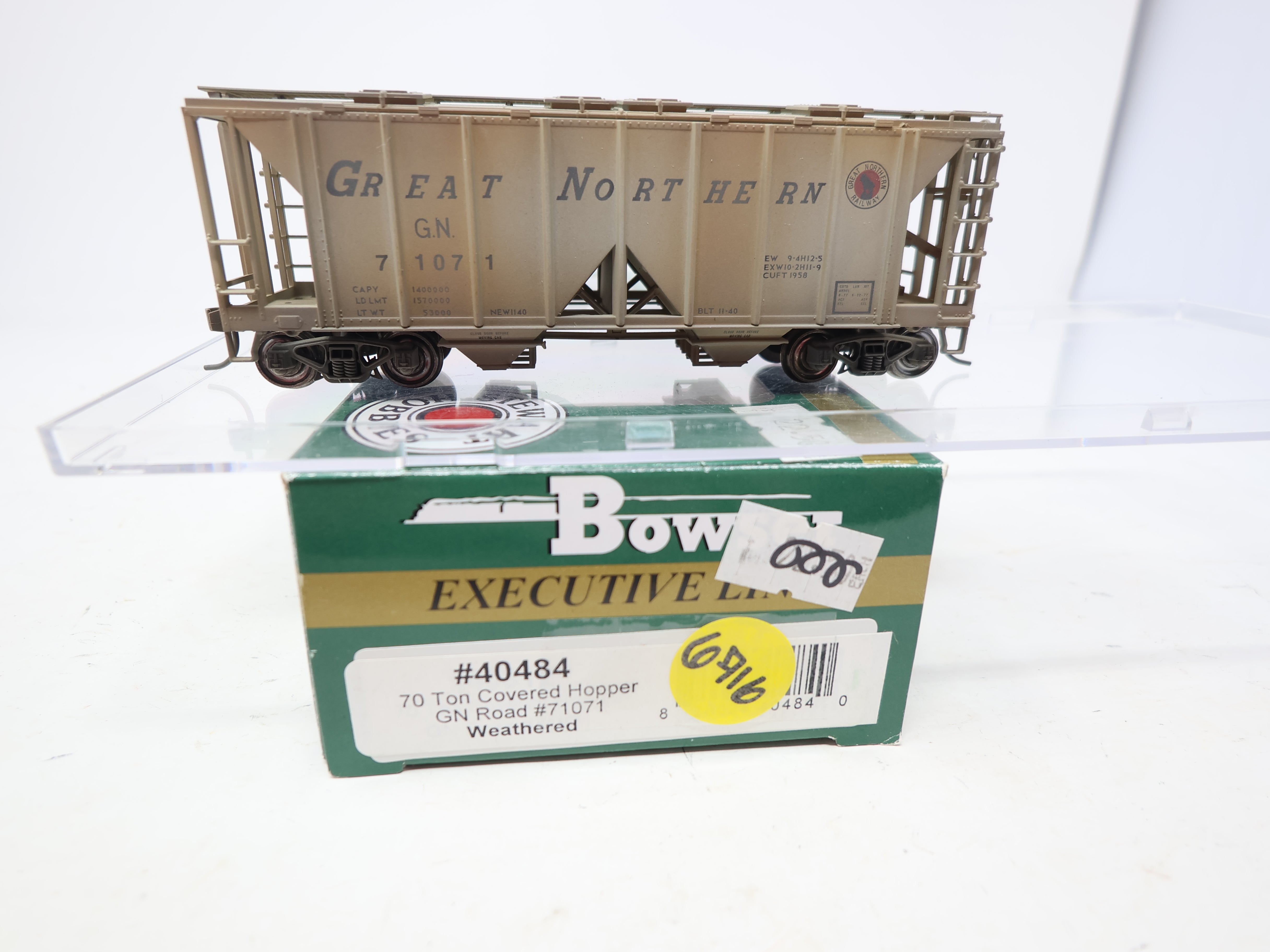 USED Bowser HO Scale, 70T Covered Hopper Weathered, Great Northern GN #71071